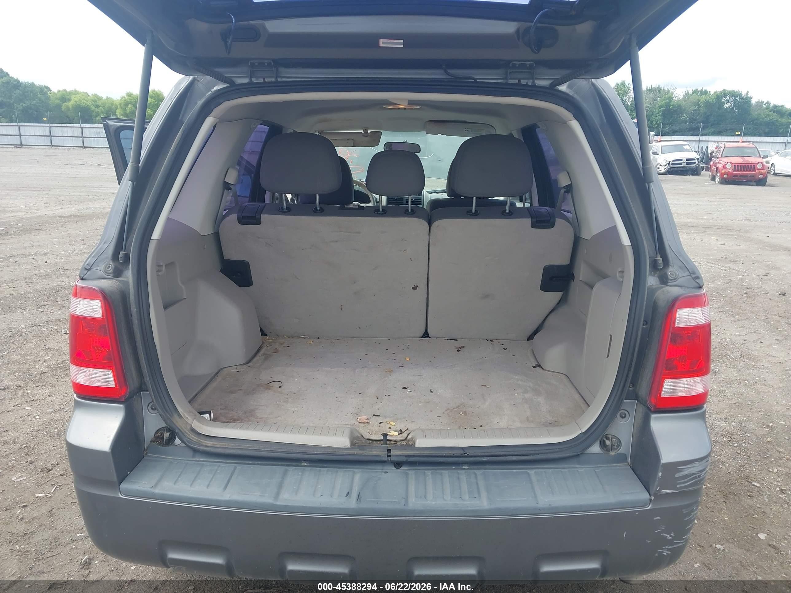 2011 Ford Escape Xls Gray vin: 1FMCU0C75BKC22952