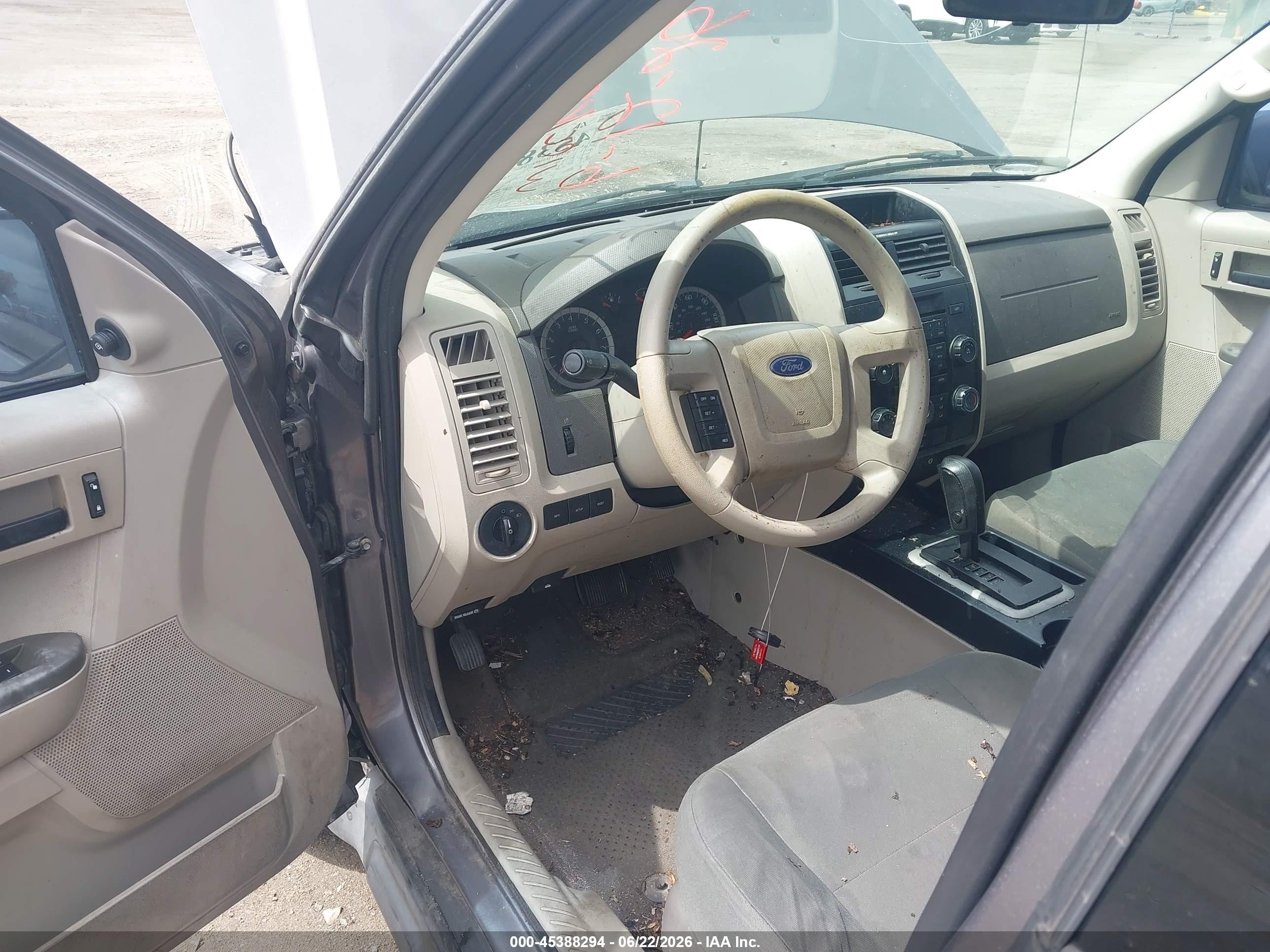2011 Ford Escape Xls Gray vin: 1FMCU0C75BKC22952