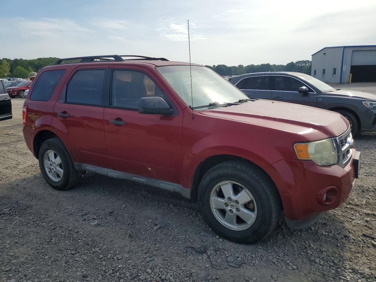 2010 Ford Escape Xls Burgundy vin: 1FMCU0C76AKC63783