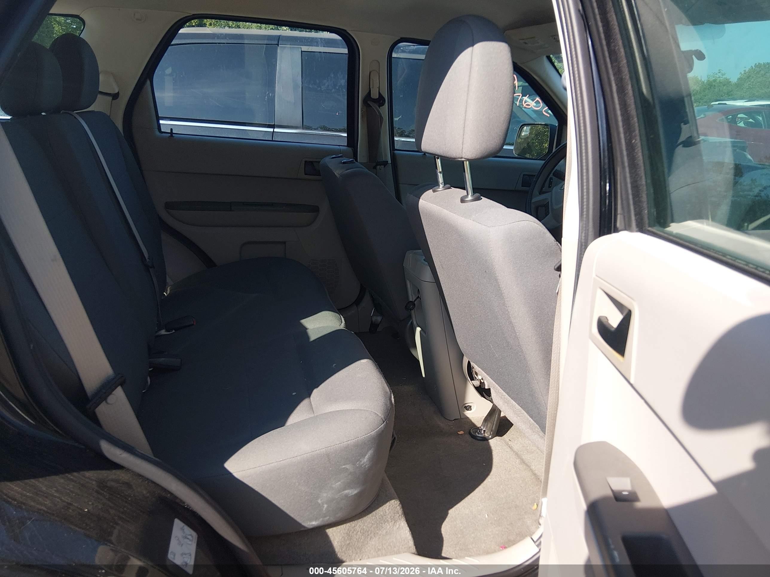 2010 Ford Escape Xls Black vin: 1FMCU0C76AKD16367