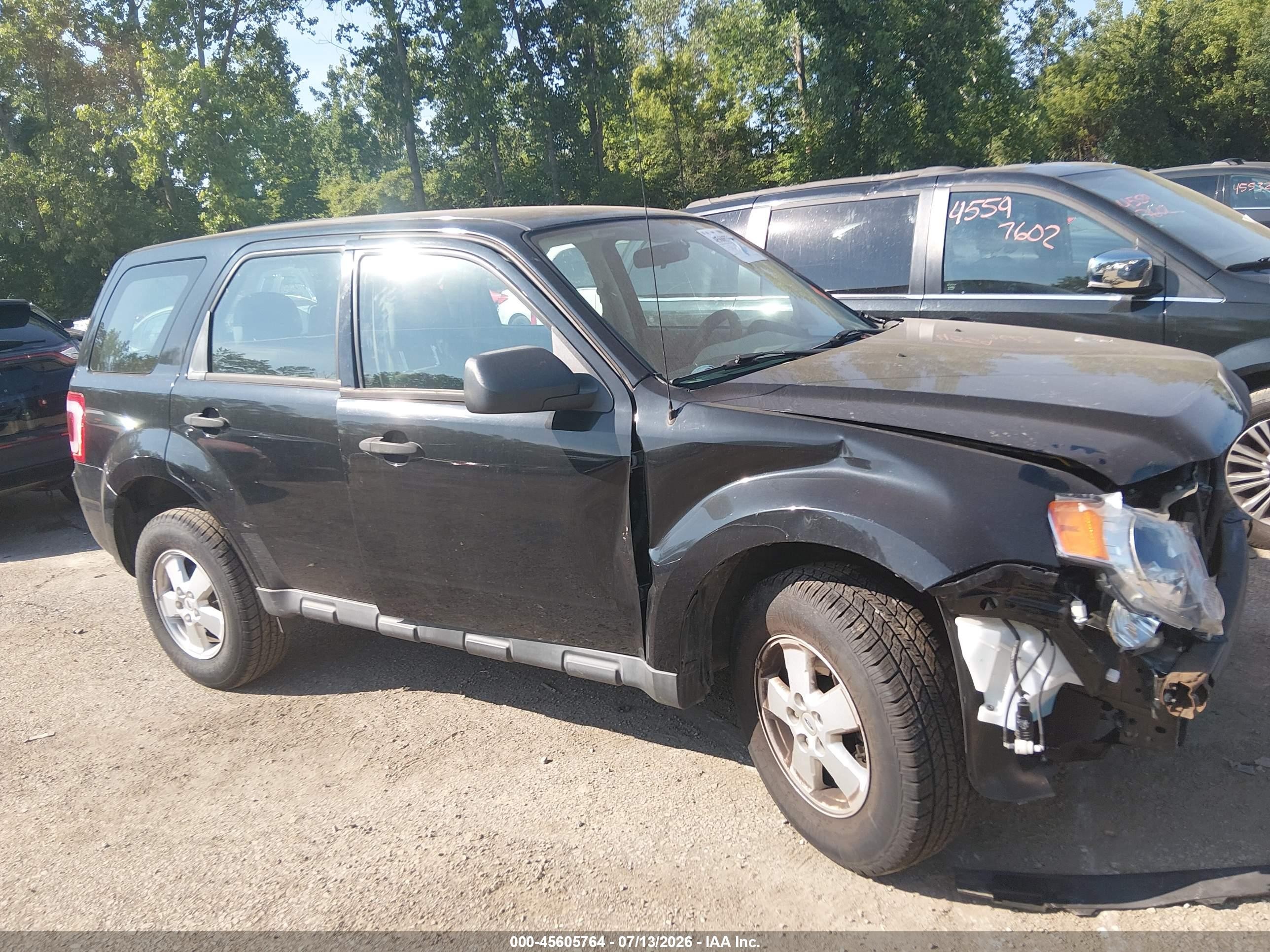 2010 Ford Escape Xls Black vin: 1FMCU0C76AKD16367