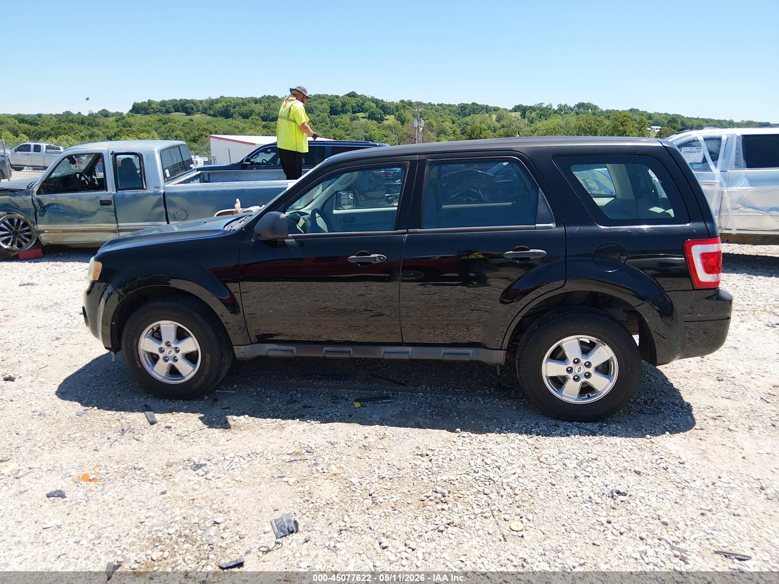2010 Ford Escape Xls Black vin: 1FMCU0C76AKD42578