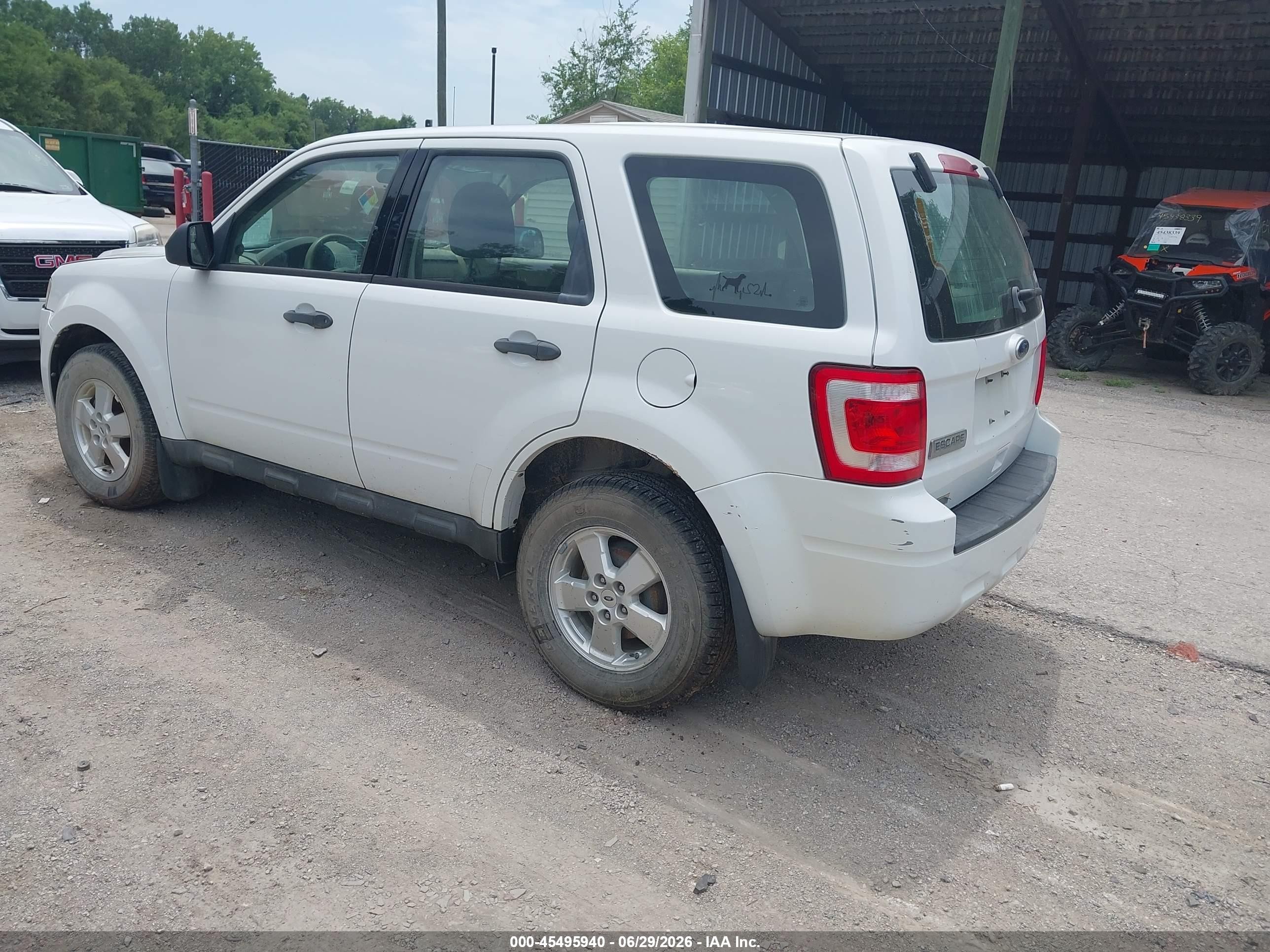 2010 Ford Escape Xls White vin: 1FMCU0C76AKD46890