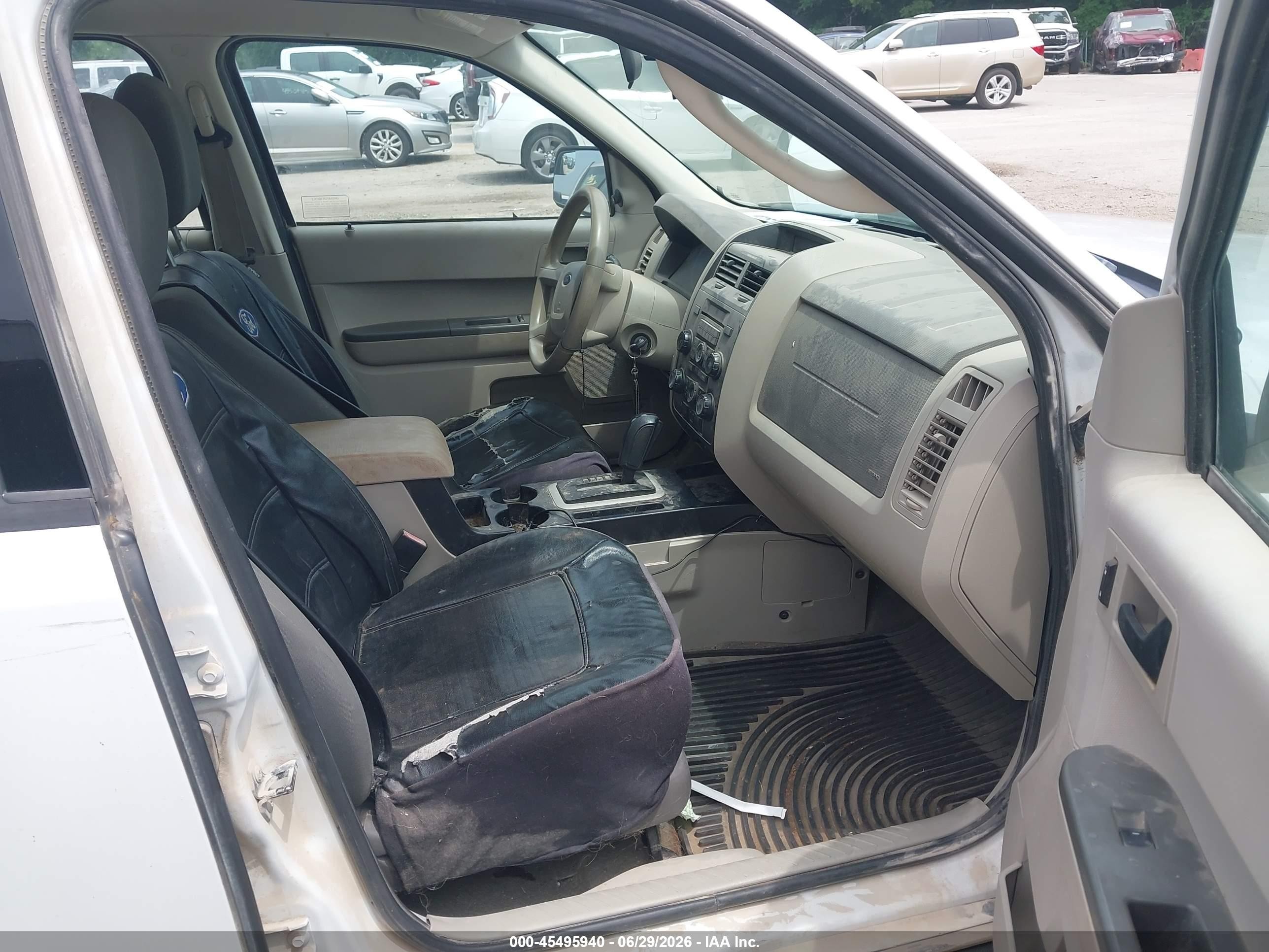 2010 Ford Escape Xls White vin: 1FMCU0C76AKD46890