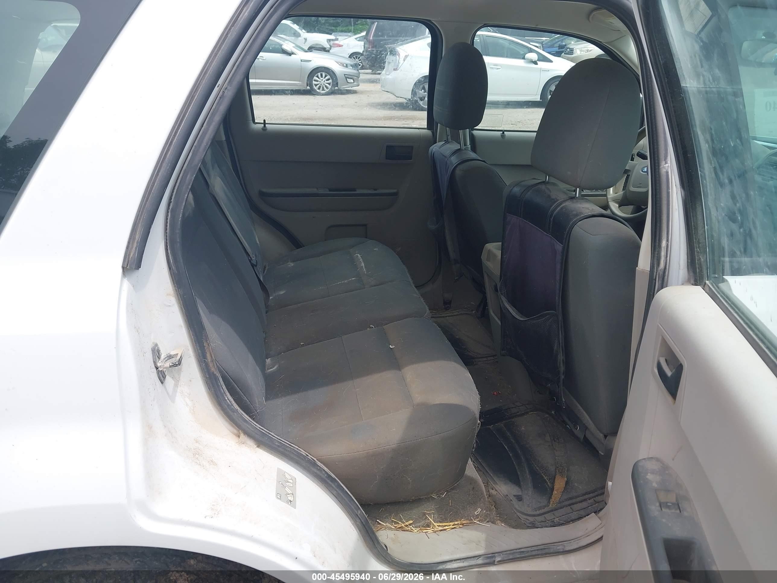 2010 Ford Escape Xls White vin: 1FMCU0C76AKD46890