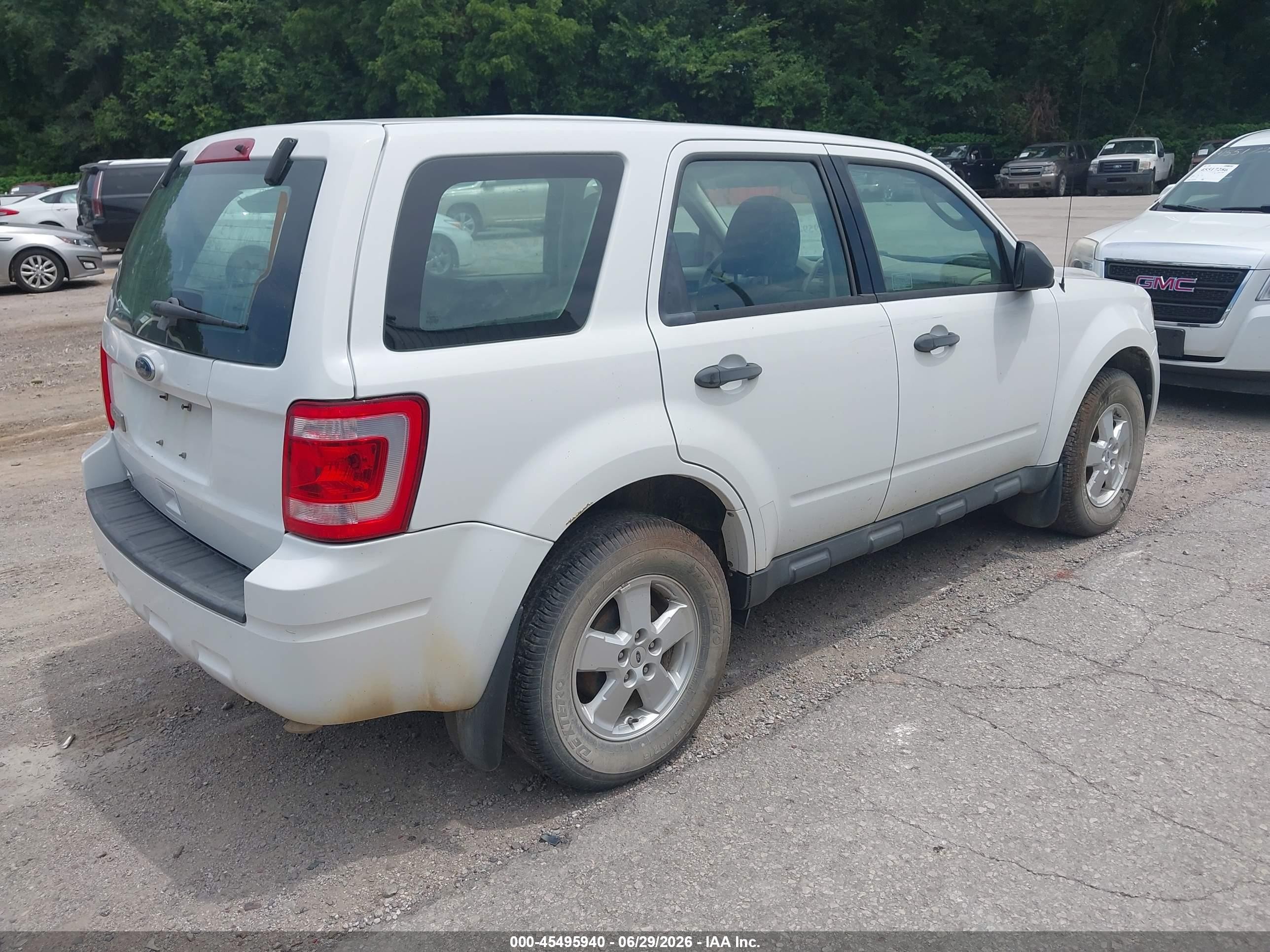 2010 Ford Escape Xls White vin: 1FMCU0C76AKD46890
