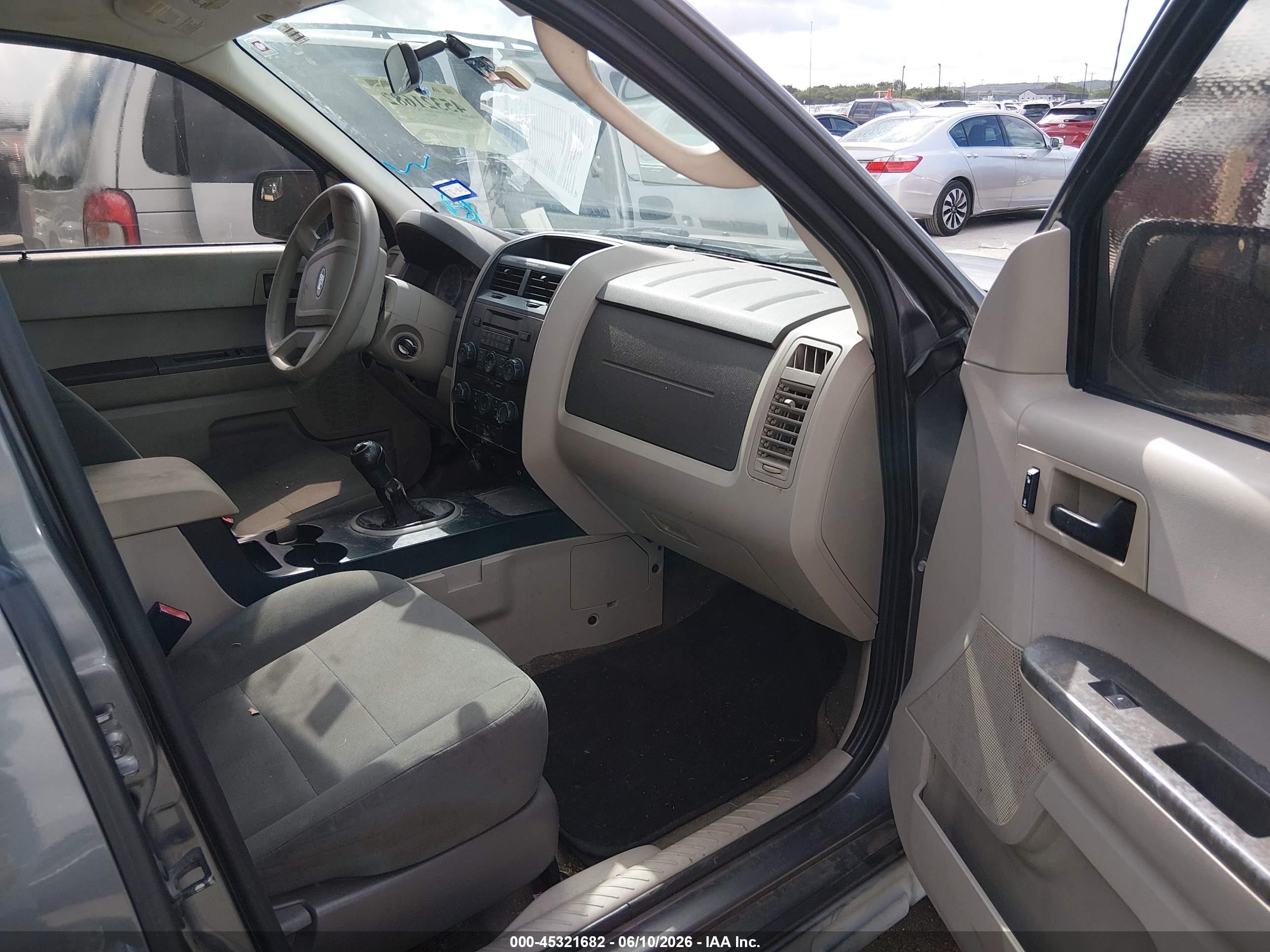 2011 Ford Escape Xls Gray vin: 1FMCU0C76BKA32920