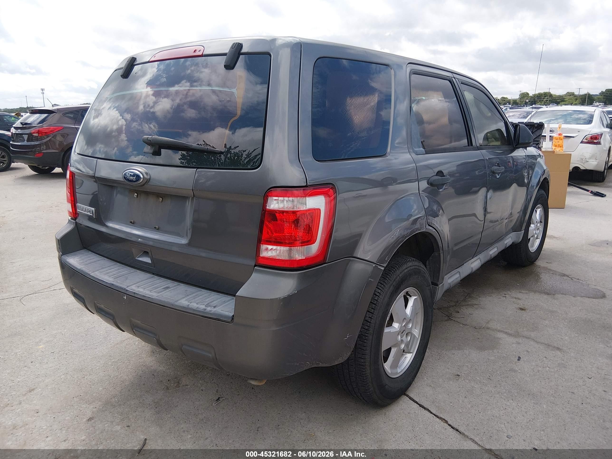 2011 Ford Escape Xls Gray vin: 1FMCU0C76BKA32920