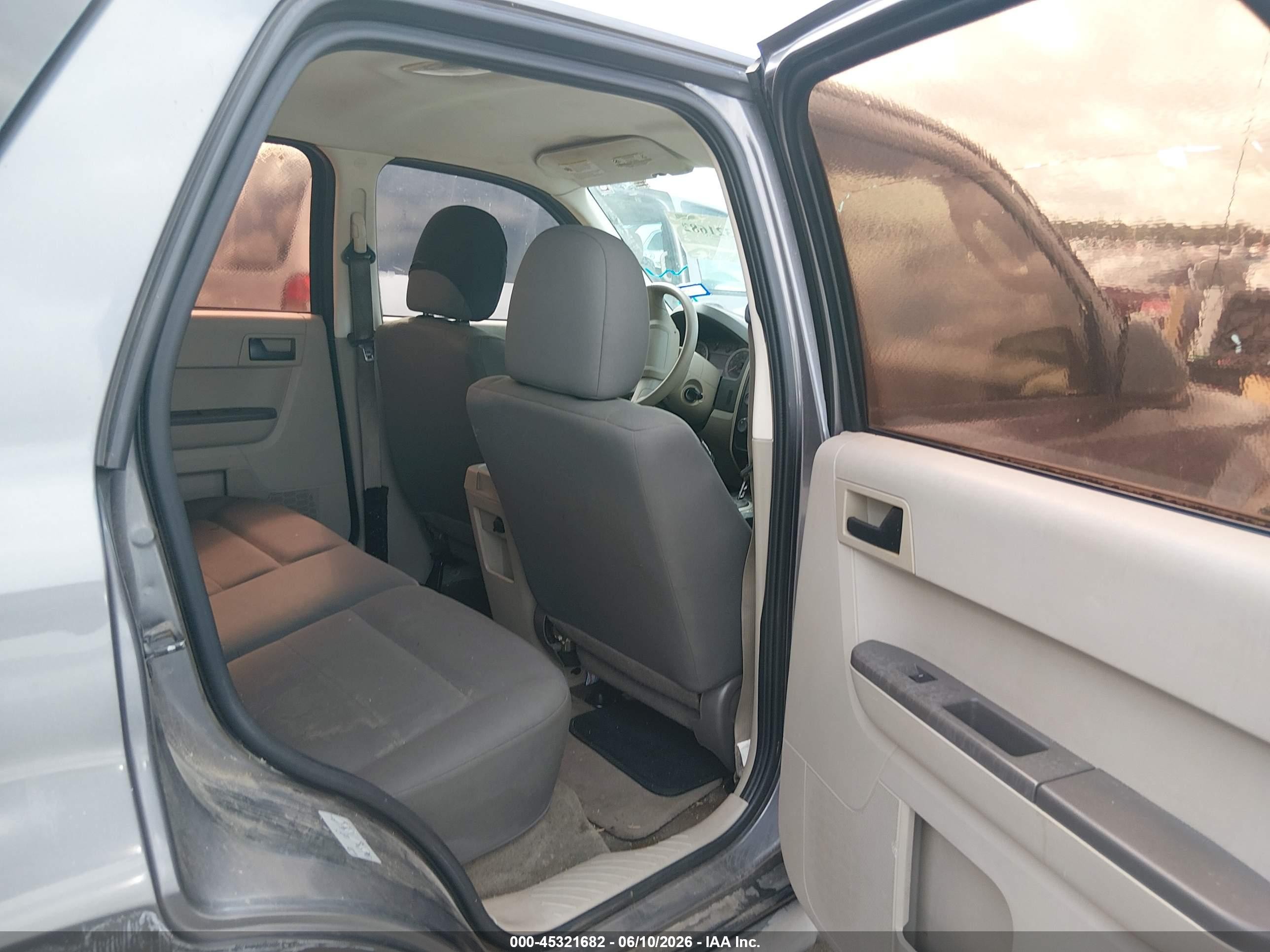 2011 Ford Escape Xls Gray vin: 1FMCU0C76BKA32920