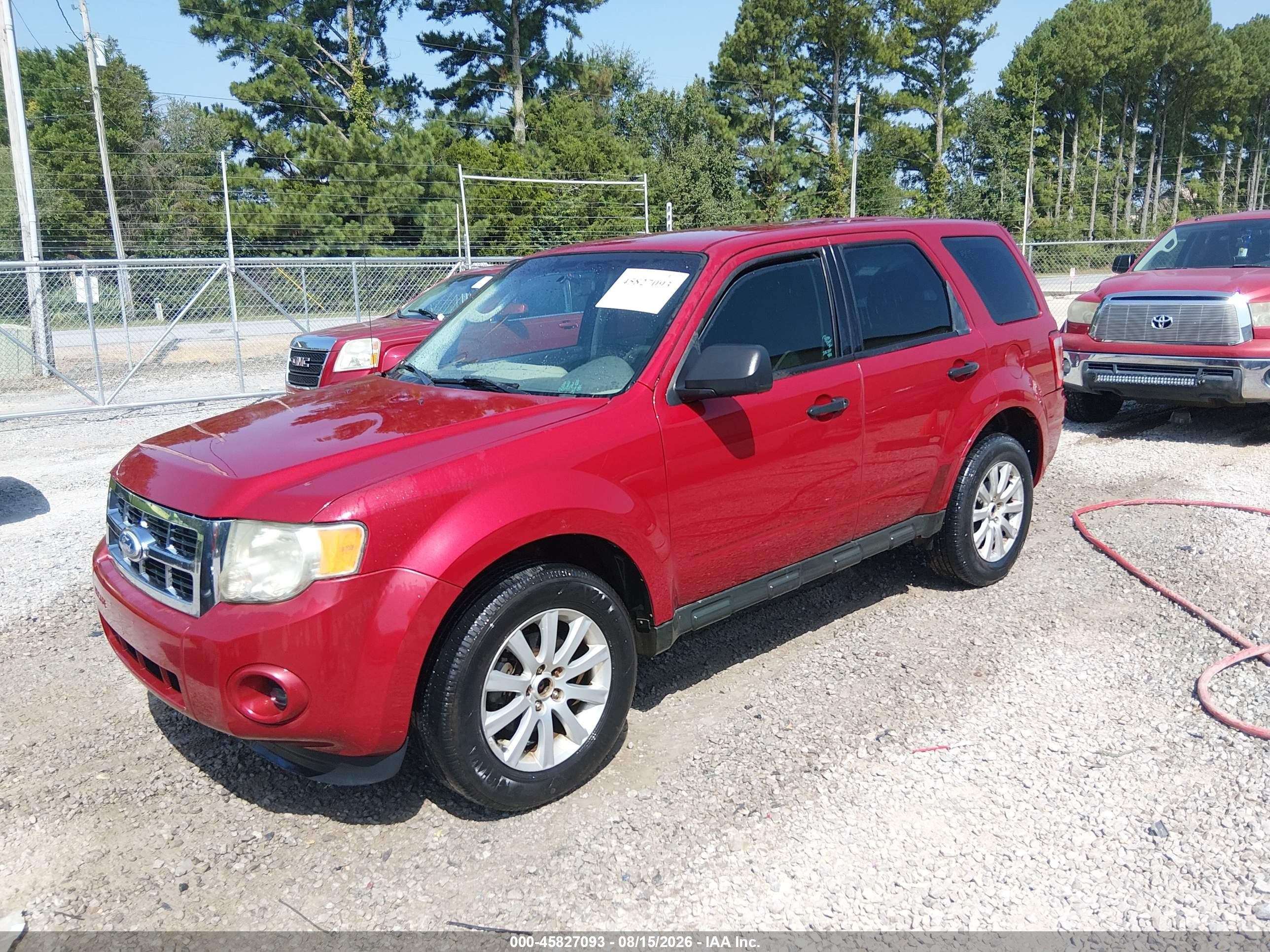 2011 Ford Escape Xls Red vin: 1FMCU0C76BKA33016