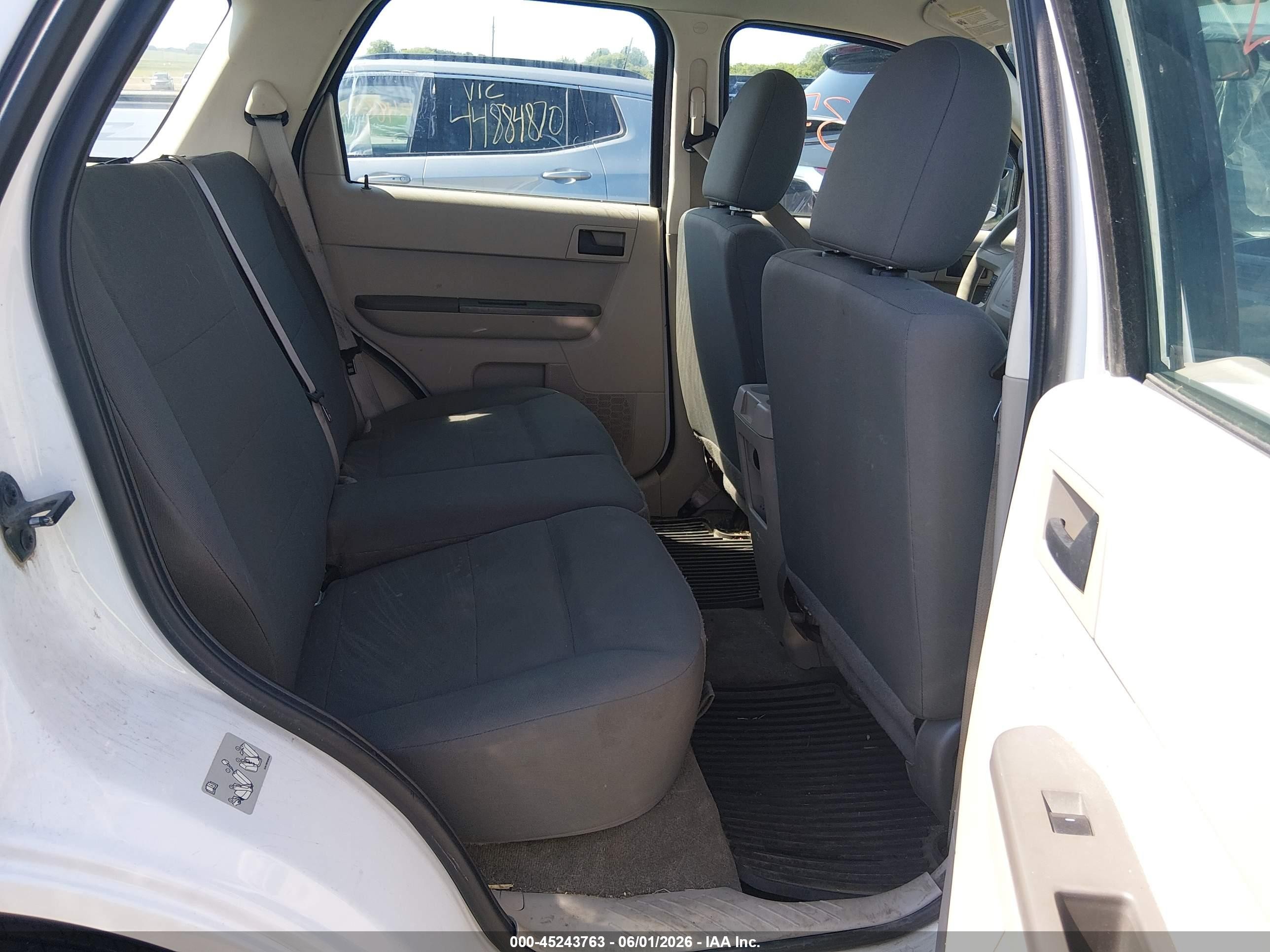2012 Ford Escape Xls White vin: 1FMCU0C76CKA23040