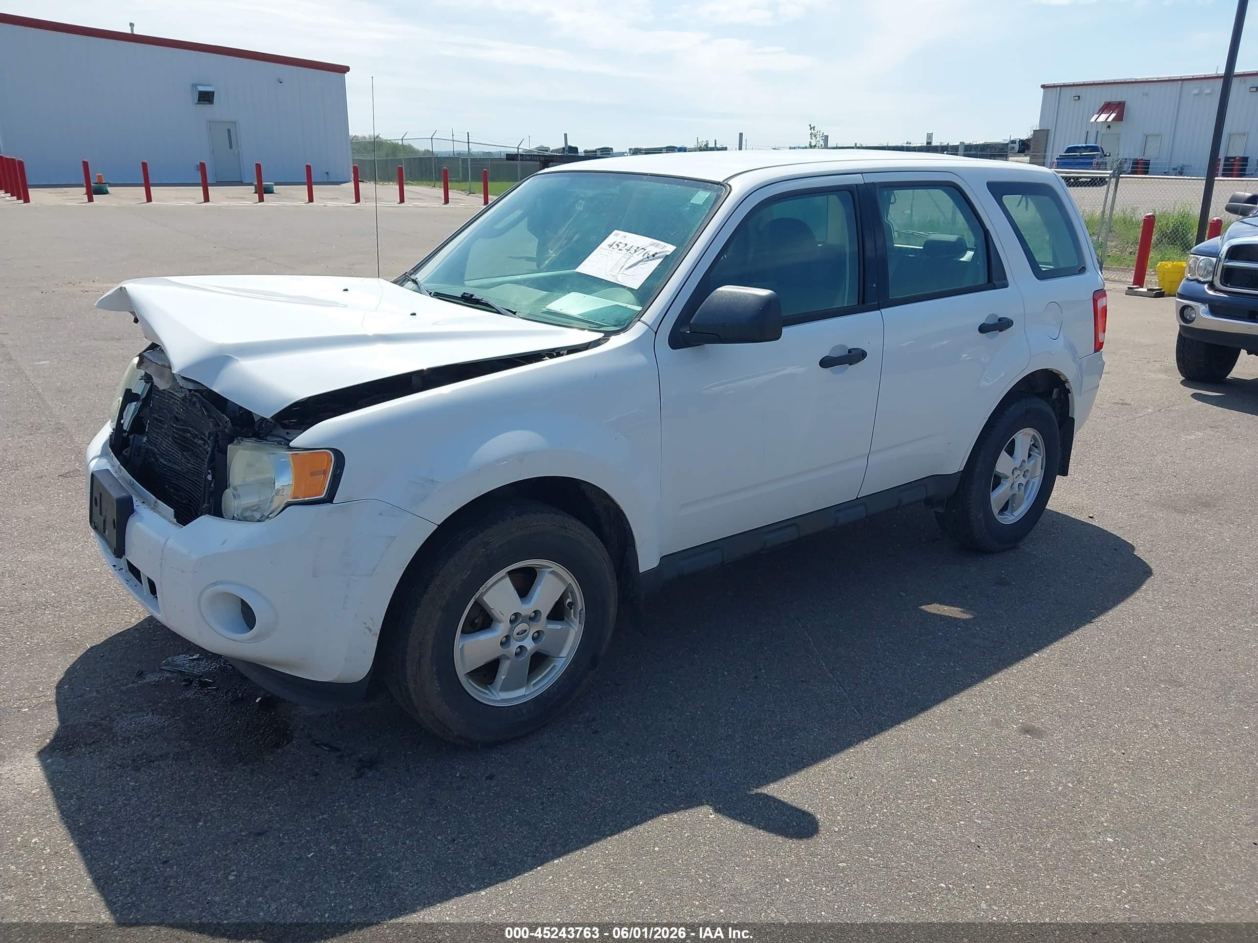 2012 Ford Escape Xls White vin: 1FMCU0C76CKA23040