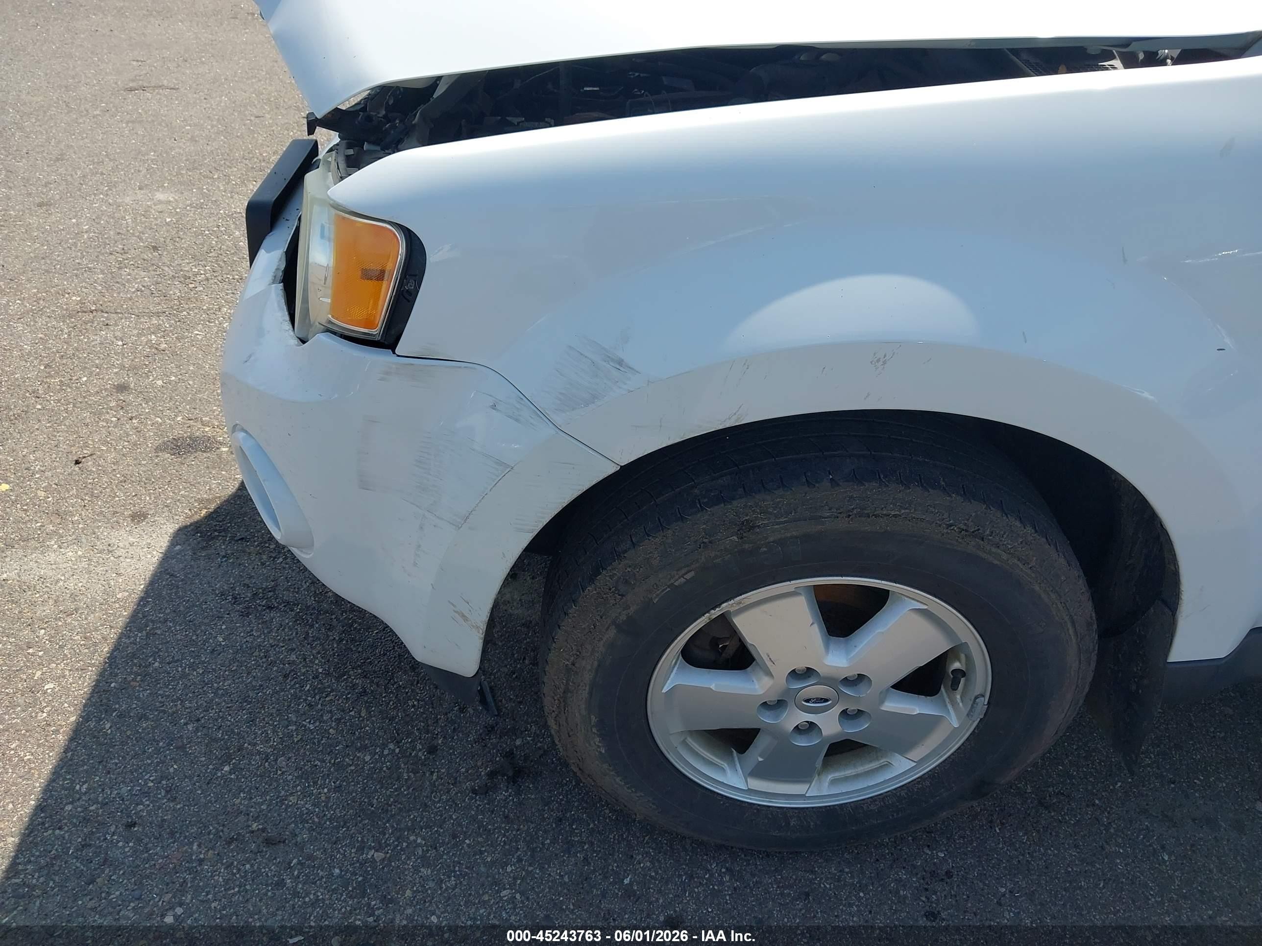 2012 Ford Escape Xls White vin: 1FMCU0C76CKA23040