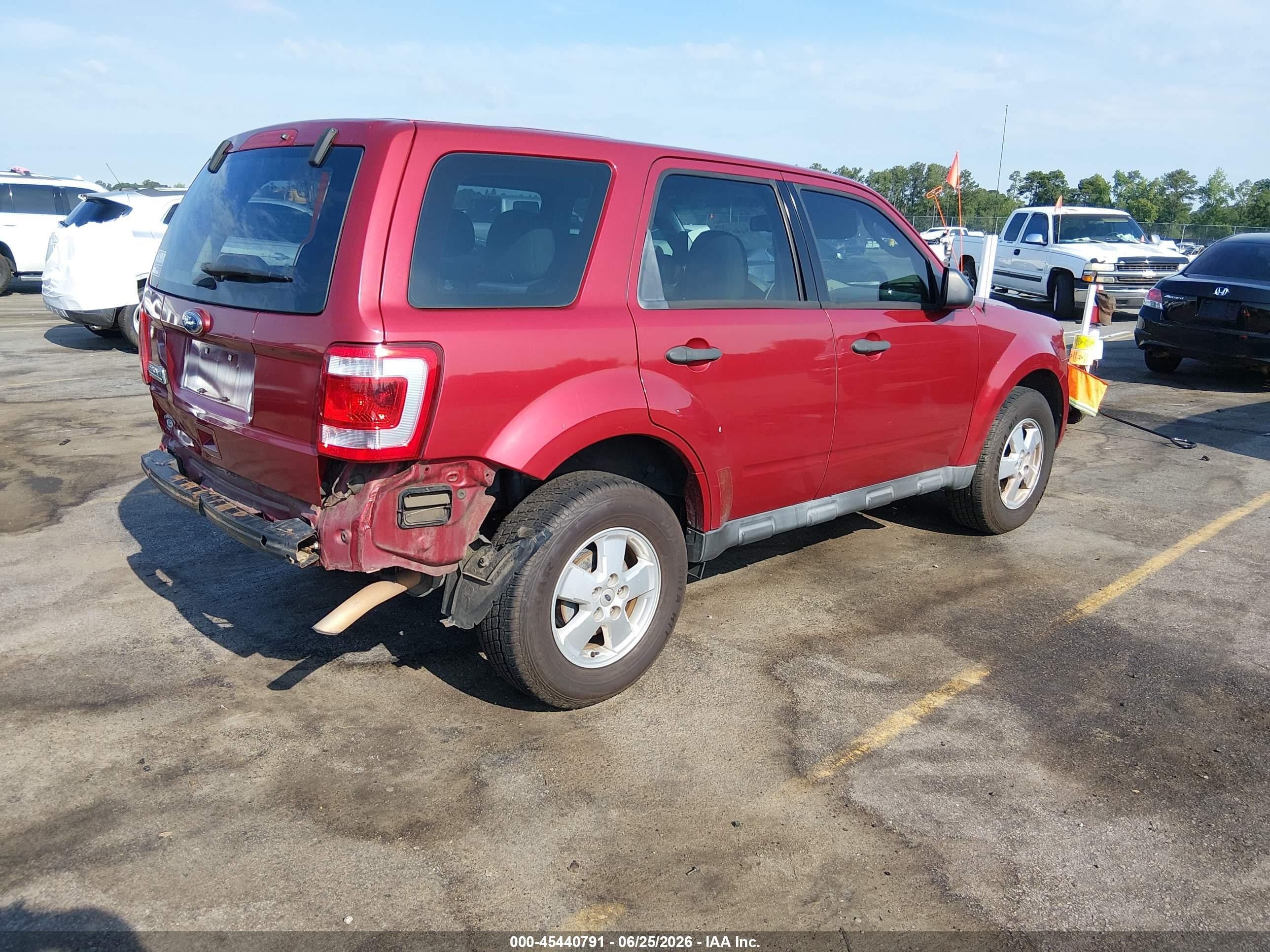 2012 Ford Escape Xls Red vin: 1FMCU0C76CKA98529
