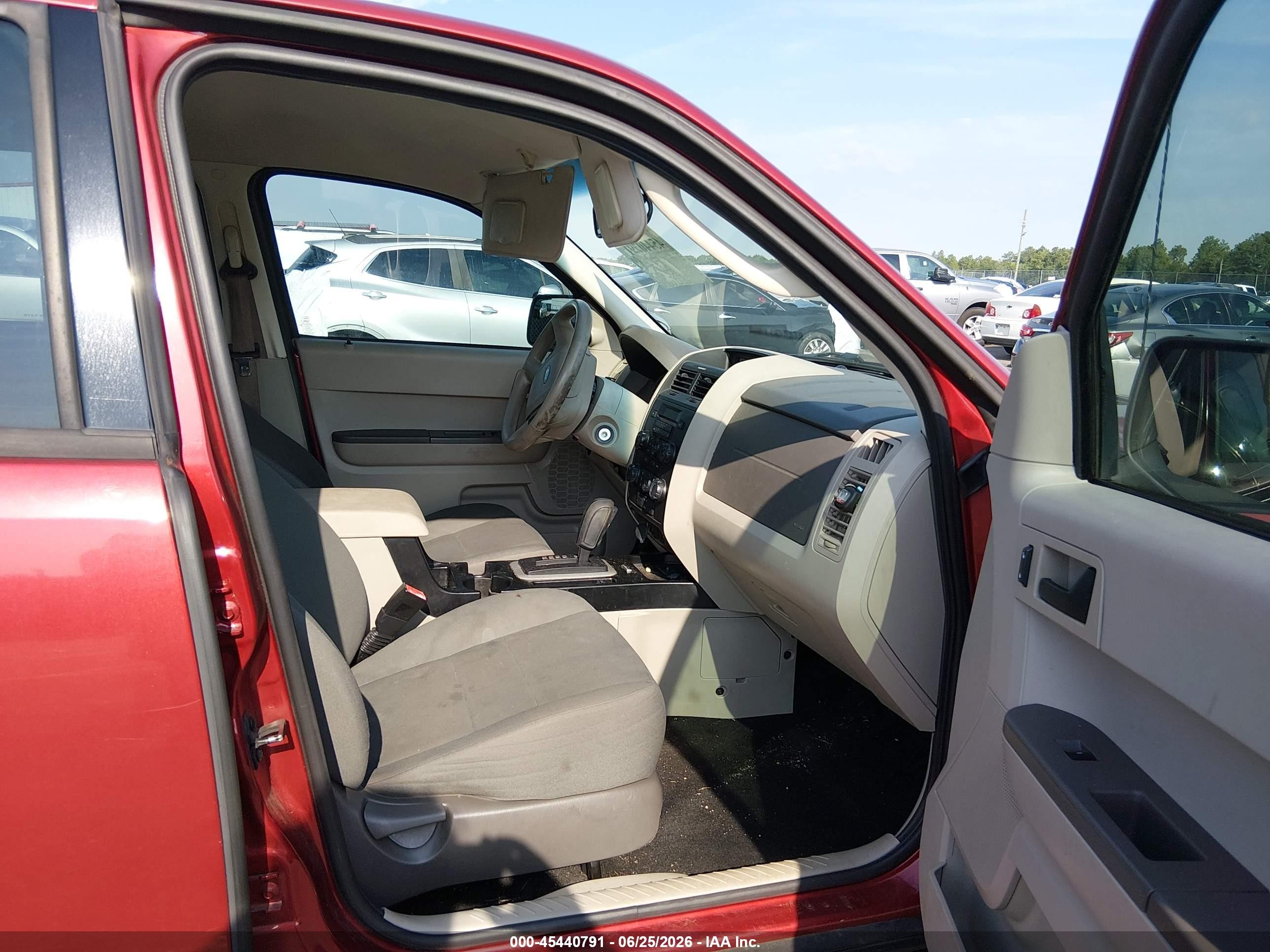 2012 Ford Escape Xls Red vin: 1FMCU0C76CKA98529
