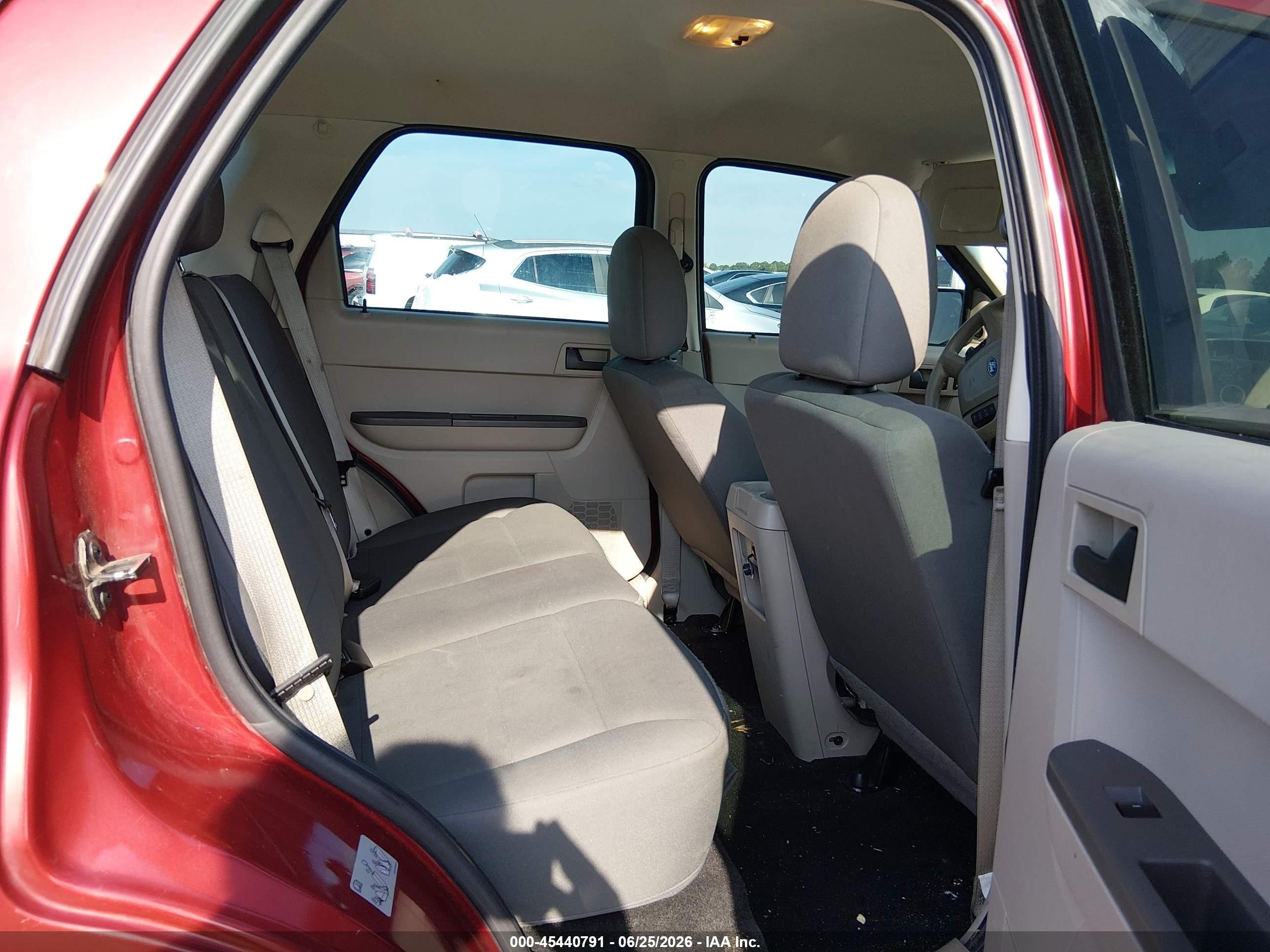 2012 Ford Escape Xls Red vin: 1FMCU0C76CKA98529