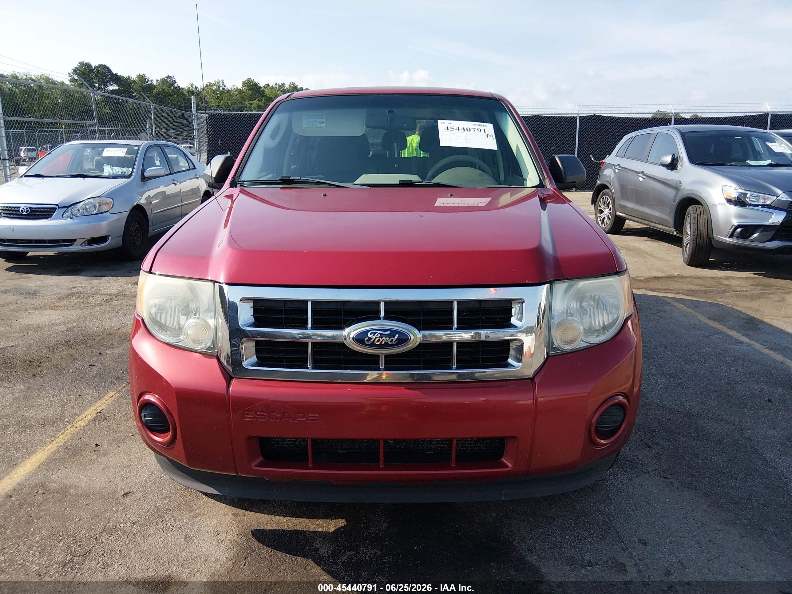 2012 Ford Escape Xls Red vin: 1FMCU0C76CKA98529