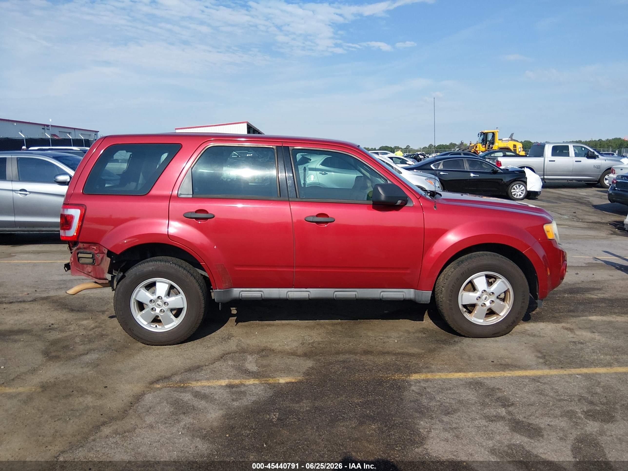 2012 Ford Escape Xls Red vin: 1FMCU0C76CKA98529