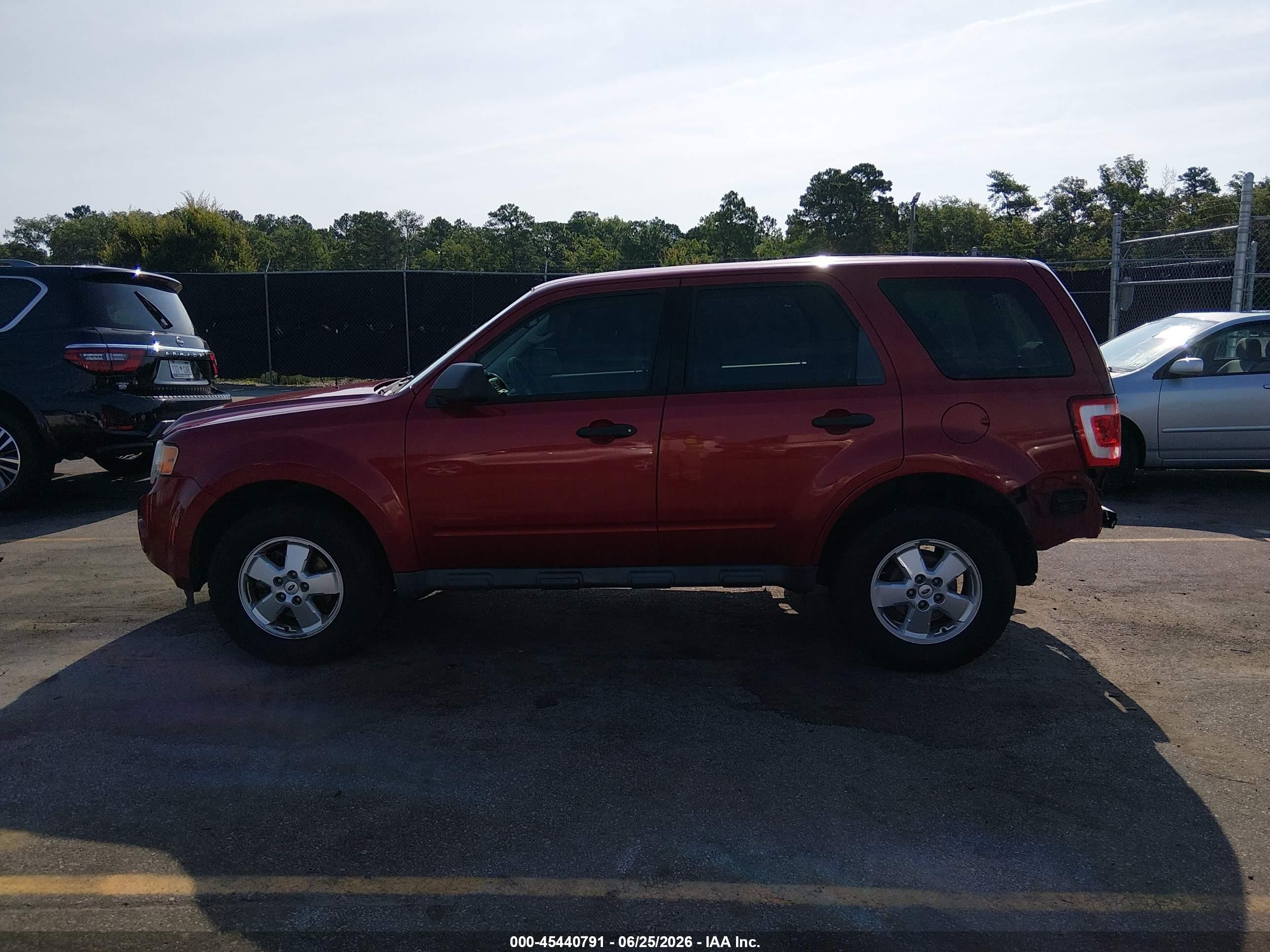 2012 Ford Escape Xls Red vin: 1FMCU0C76CKA98529