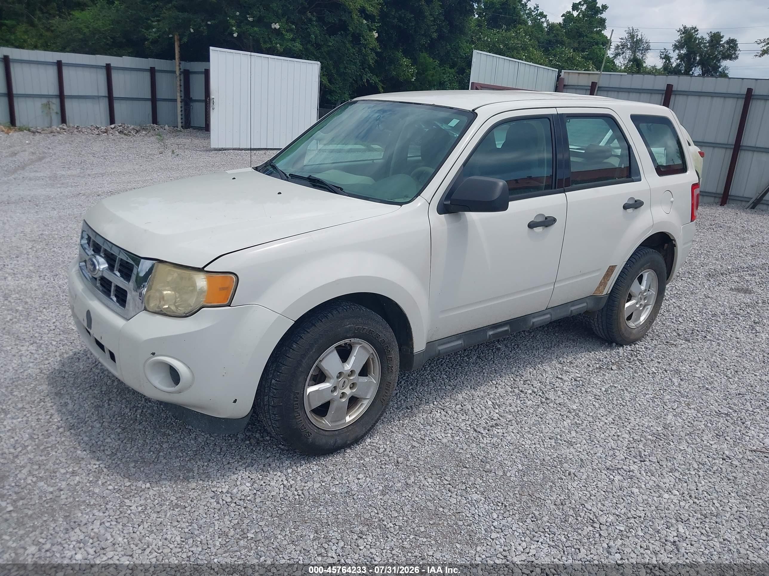 2012 Ford Escape Xls White vin: 1FMCU0C76CKB10002