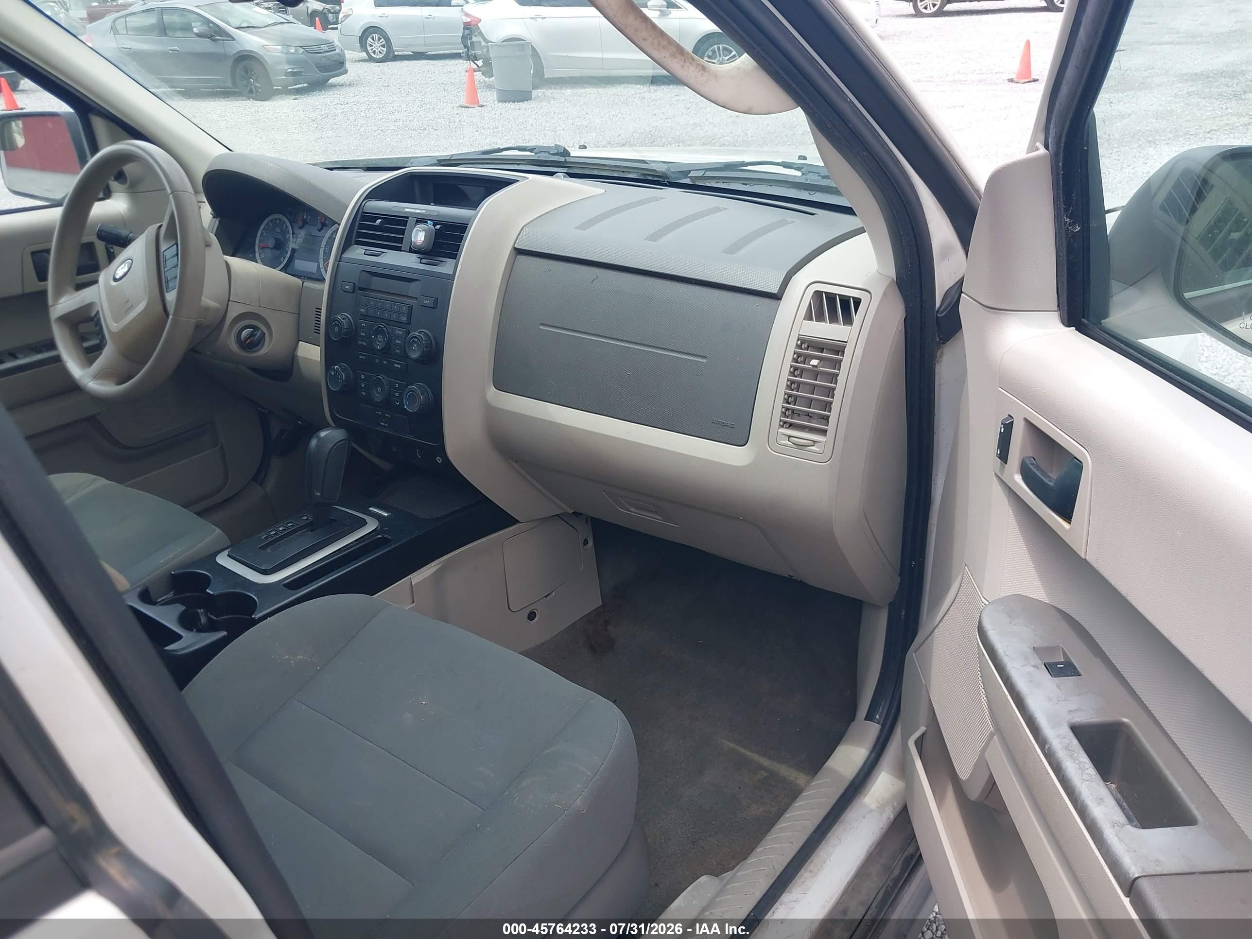 2012 Ford Escape Xls White vin: 1FMCU0C76CKB10002