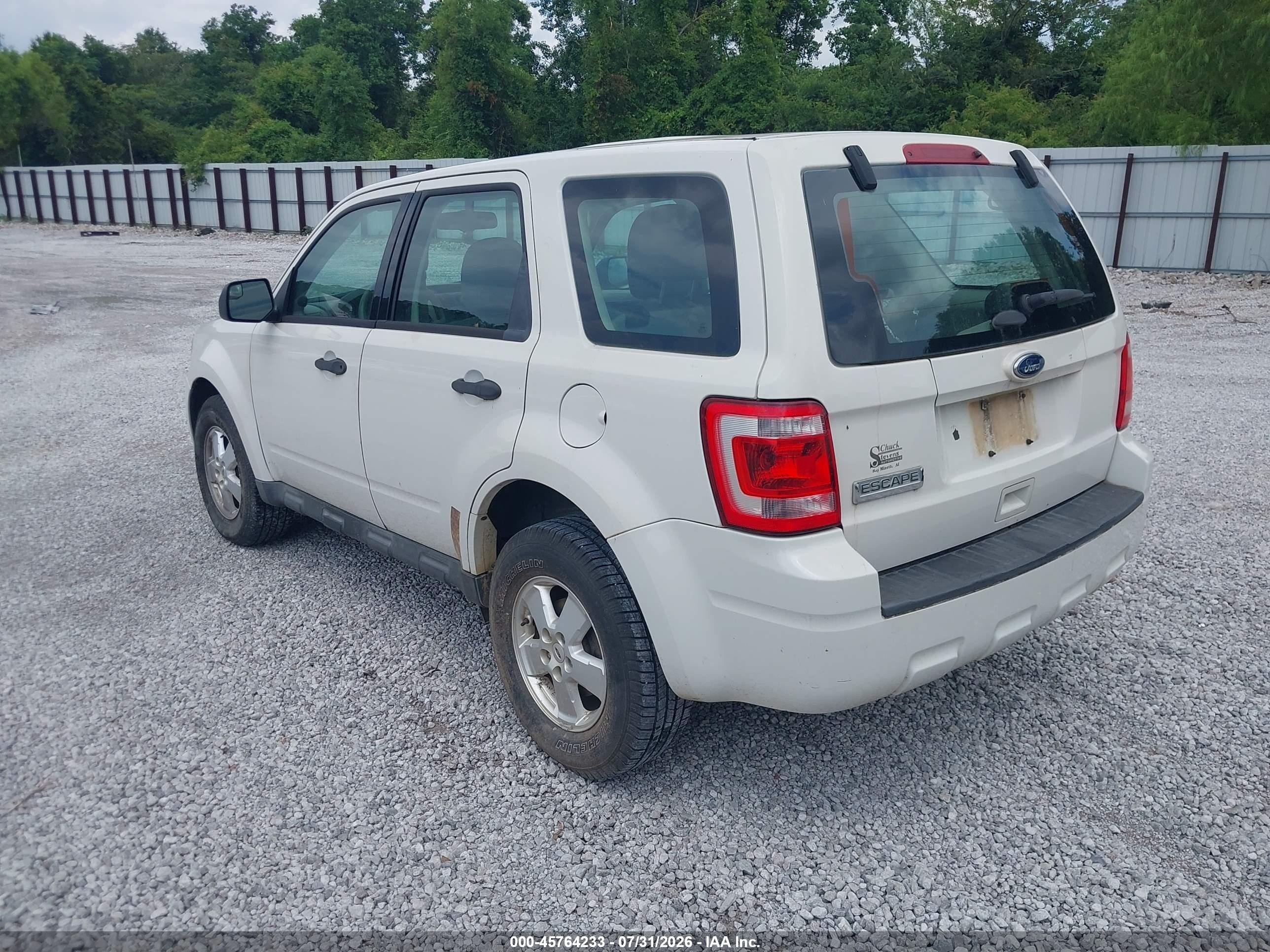 2012 Ford Escape Xls White vin: 1FMCU0C76CKB10002