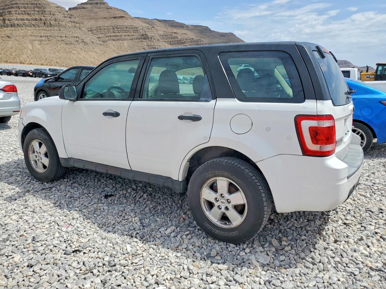 2012 Ford Escape Xls Белый vin: 1FMCU0C76CKC47781