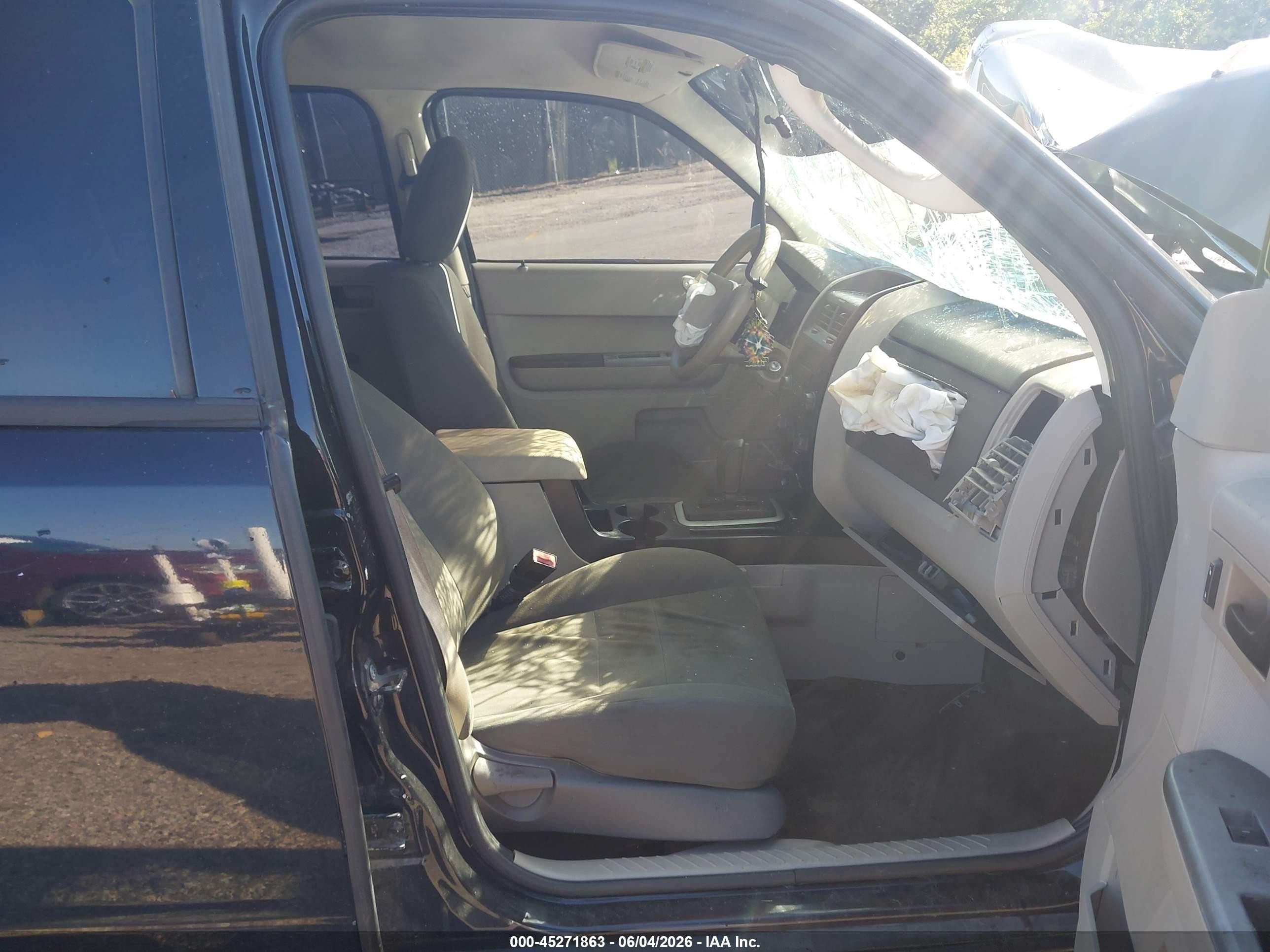 2010 Ford Escape Xls Black vin: 1FMCU0C77AKC44448