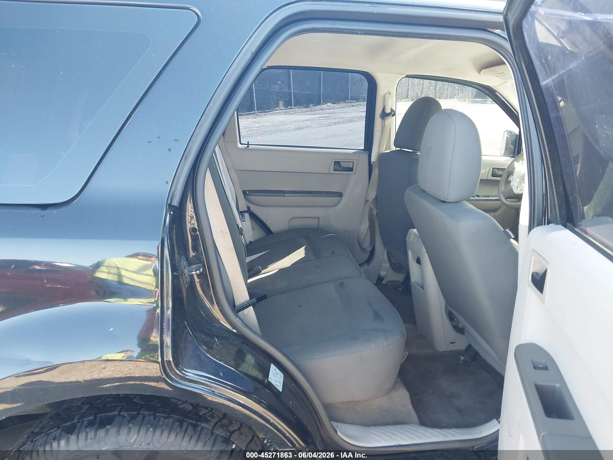 2010 Ford Escape Xls Black vin: 1FMCU0C77AKC44448