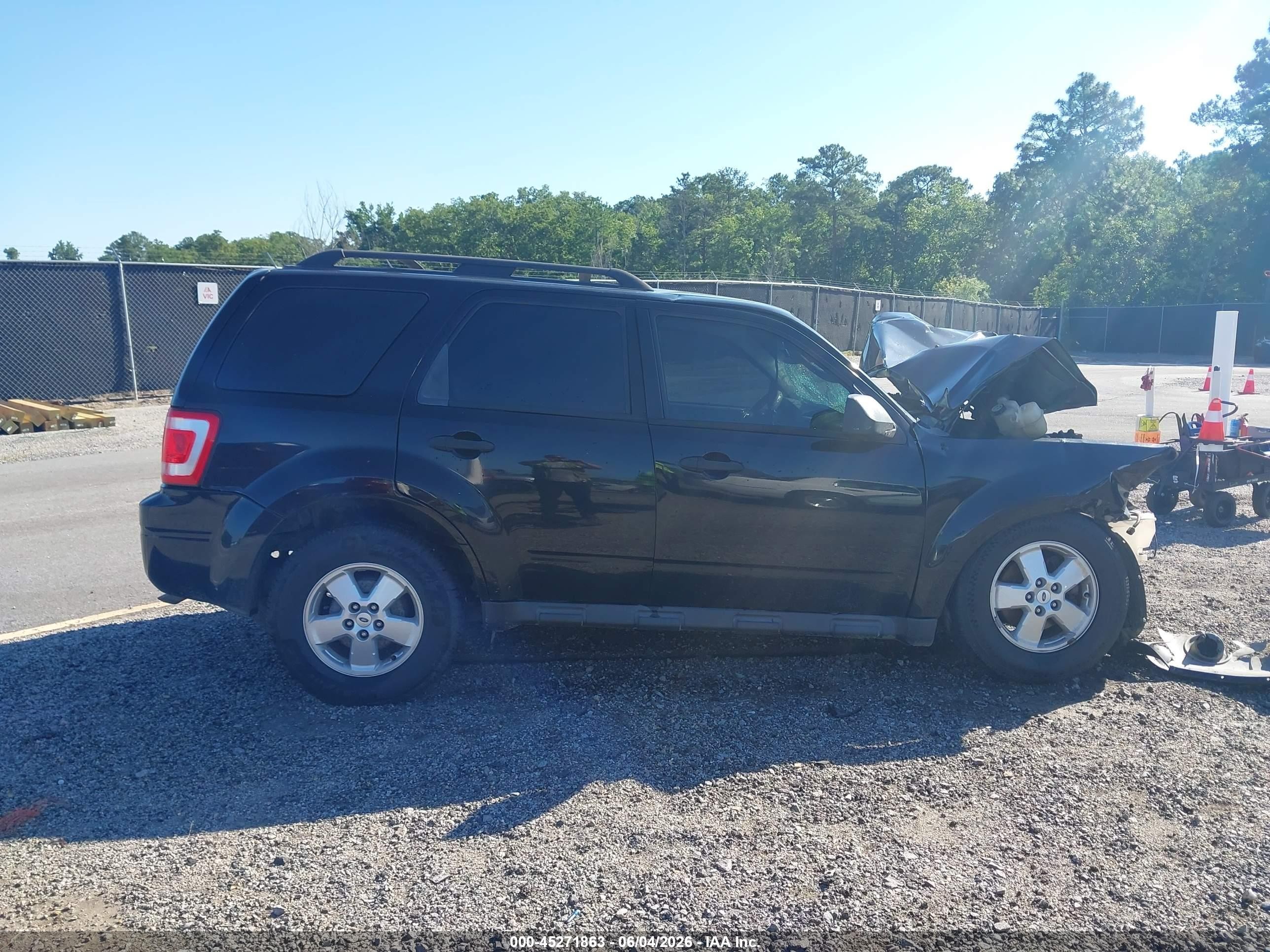 2010 Ford Escape Xls Black vin: 1FMCU0C77AKC44448