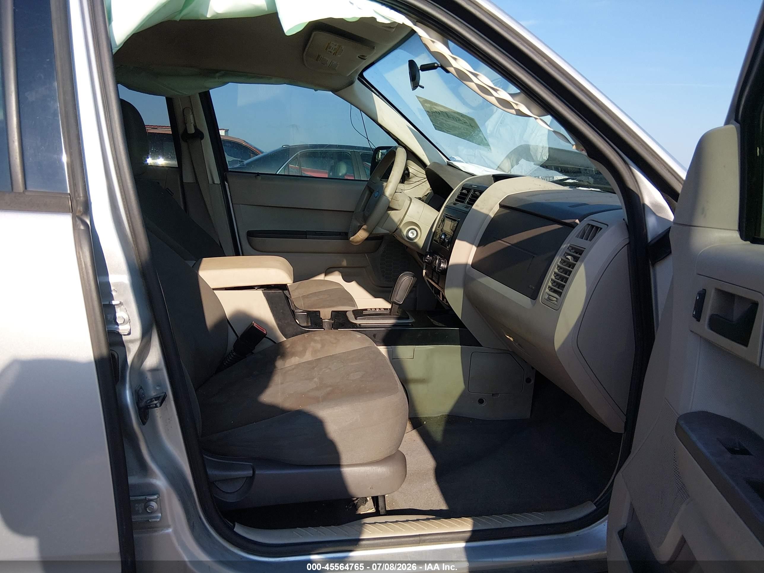 2010 Ford Escape Xls Silver vin: 1FMCU0C77AKD21769