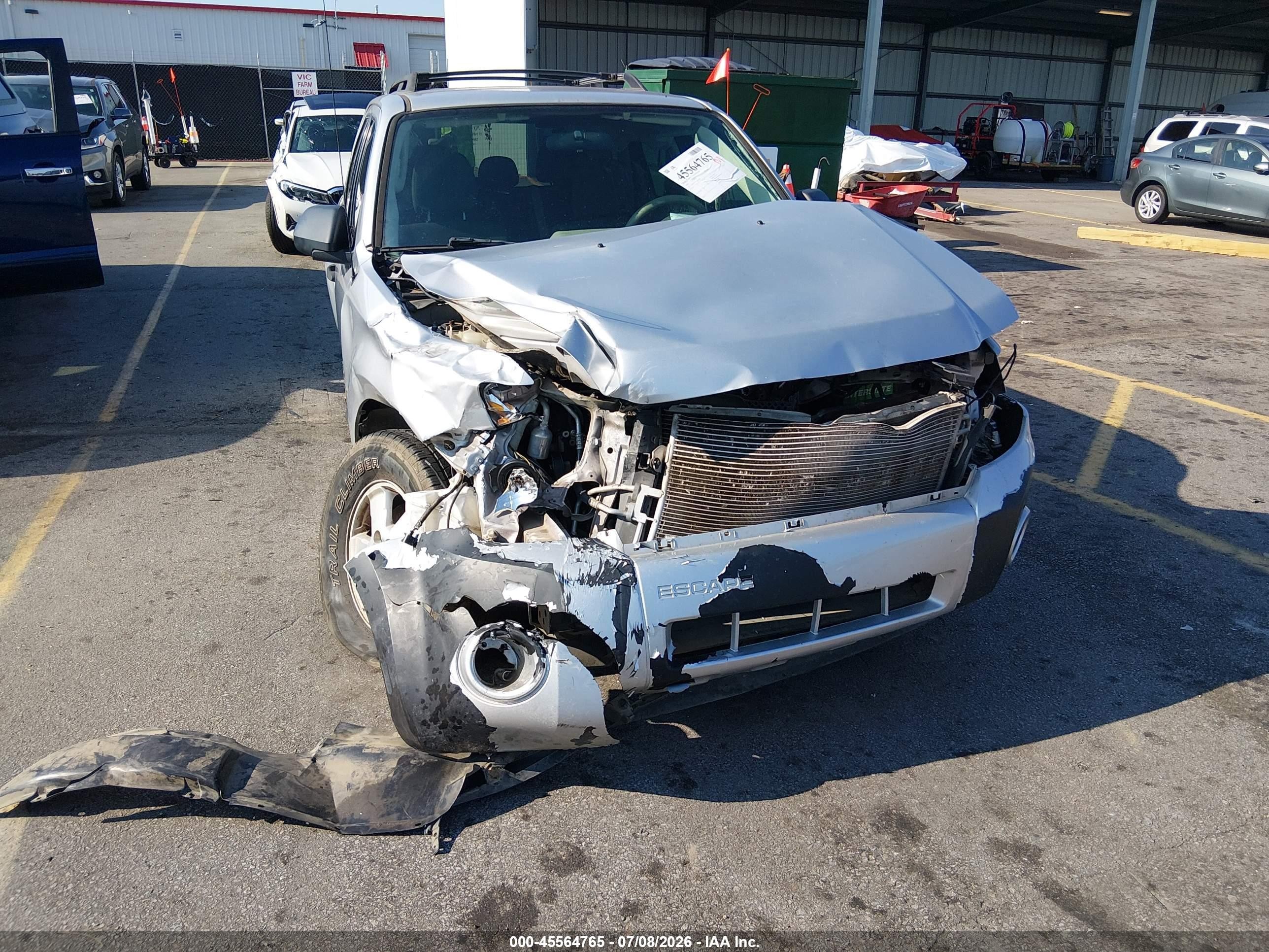 2010 Ford Escape Xls Silver vin: 1FMCU0C77AKD21769