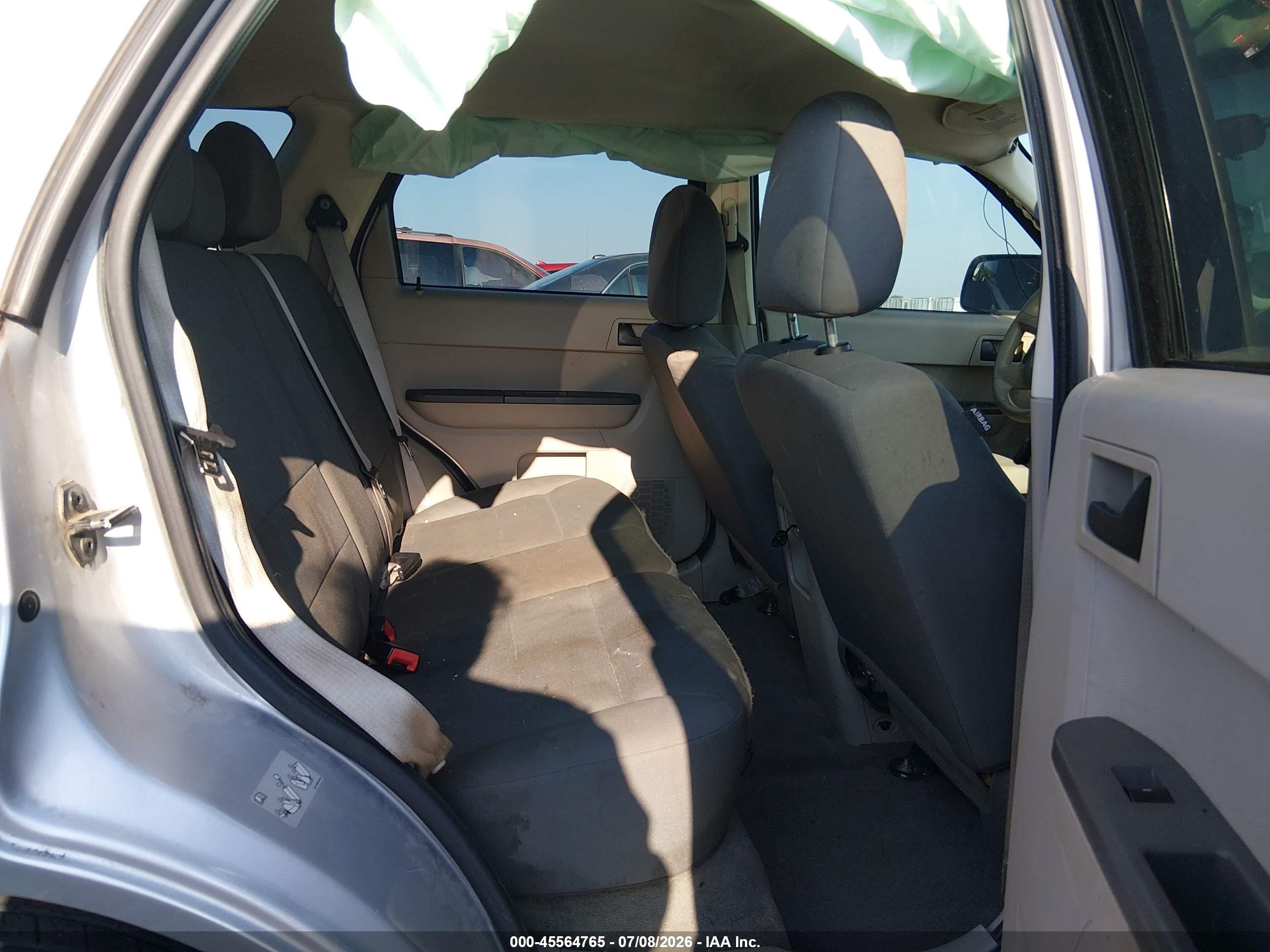 2010 Ford Escape Xls Silver vin: 1FMCU0C77AKD21769