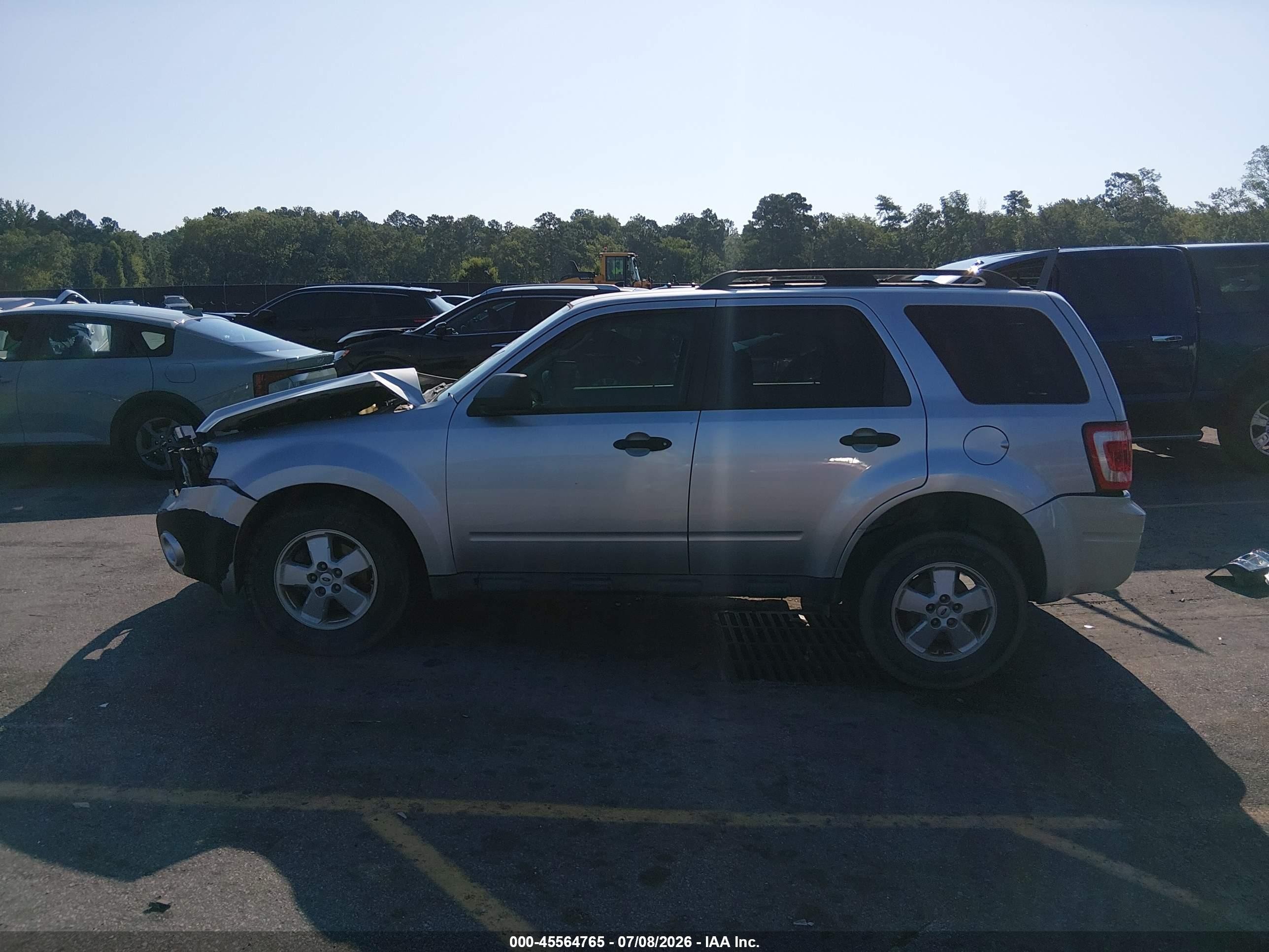 2010 Ford Escape Xls Silver vin: 1FMCU0C77AKD21769