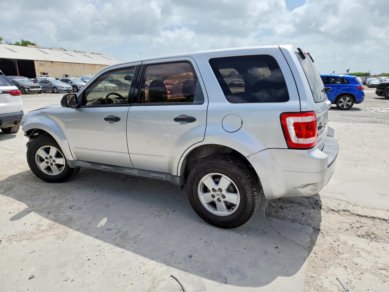 2010 Ford Escape Xls Silver vin: 1FMCU0C77AKD45327