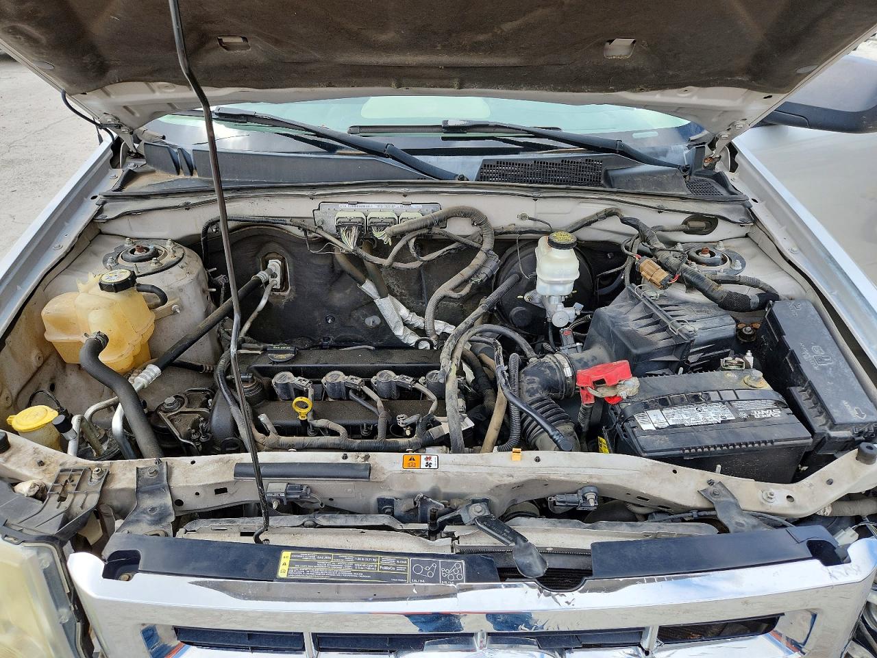 2010 Ford Escape Xls Silver vin: 1FMCU0C77AKD45327