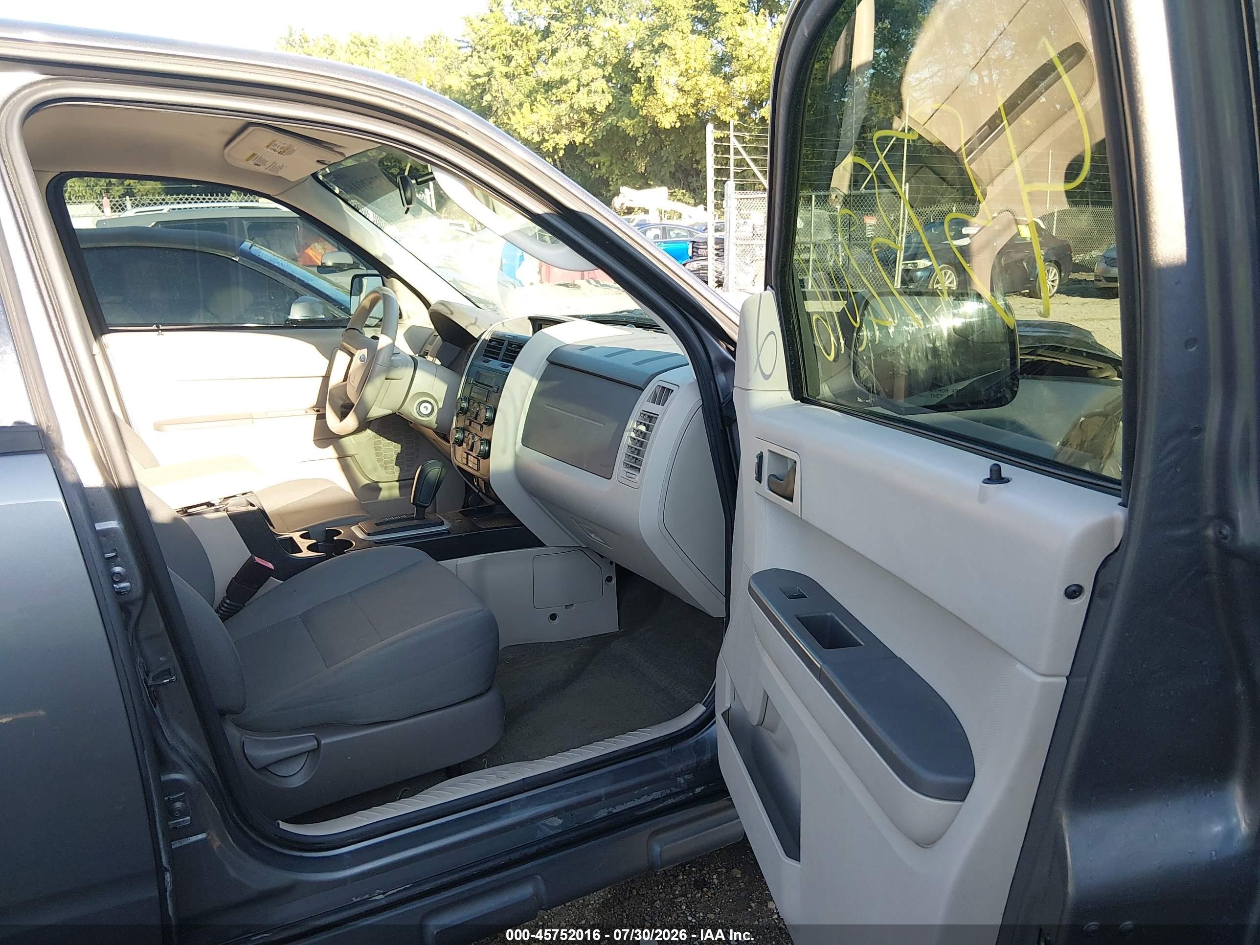 2012 Ford Escape Xls Gray vin: 1FMCU0C77CKA04934