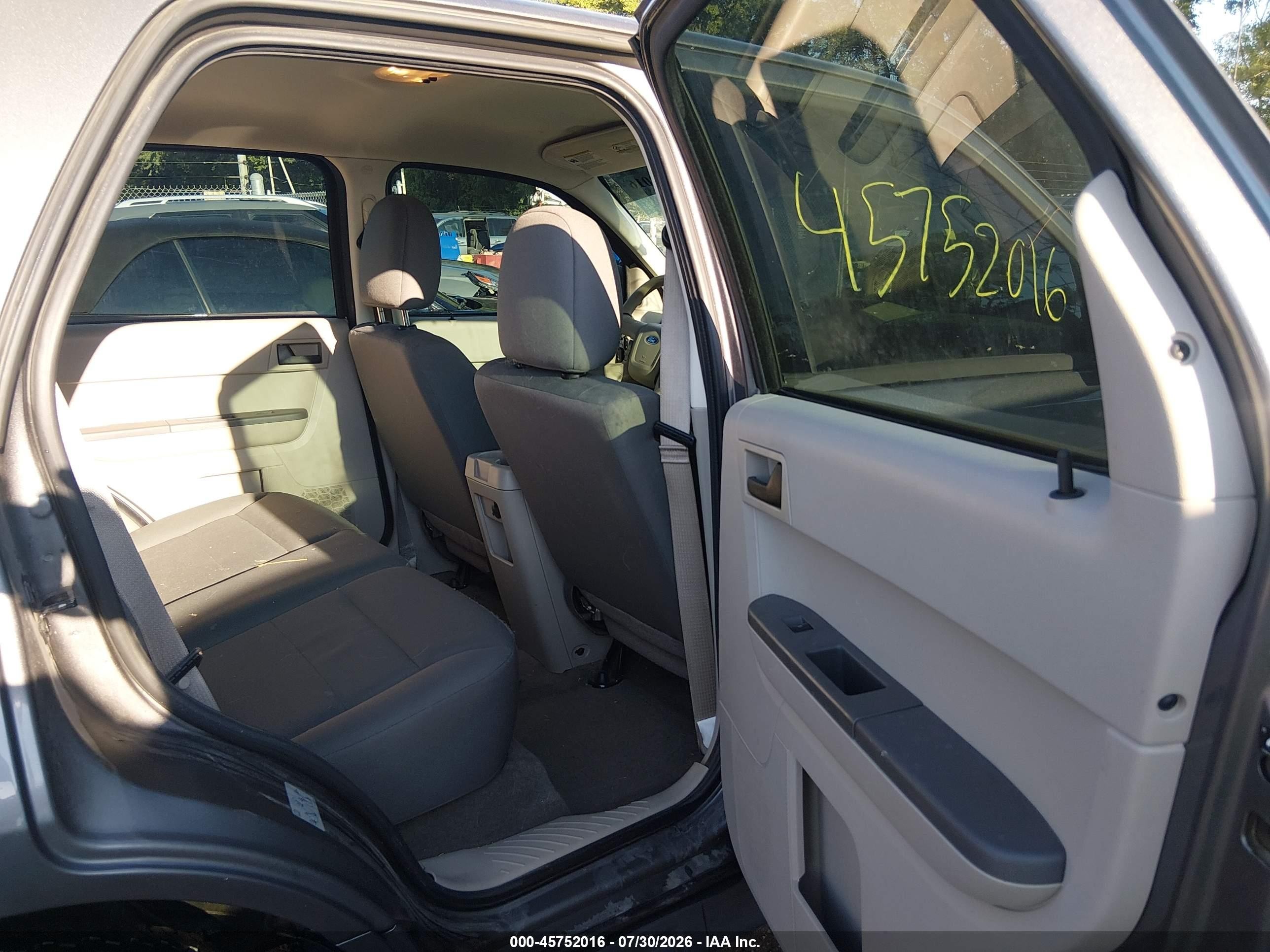 2012 Ford Escape Xls Gray vin: 1FMCU0C77CKA04934