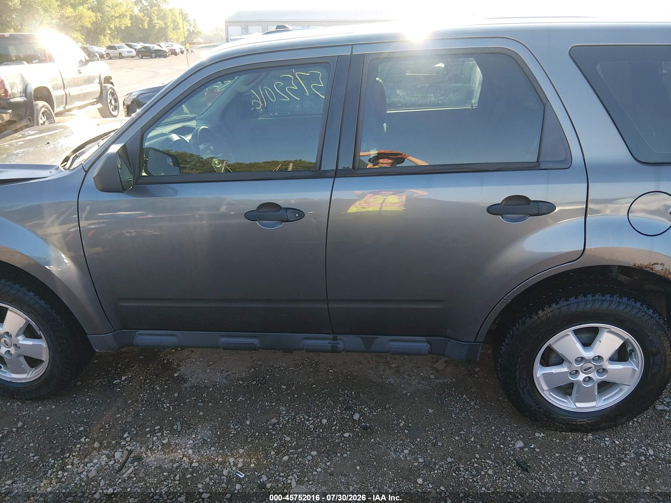 2012 Ford Escape Xls Gray vin: 1FMCU0C77CKA04934