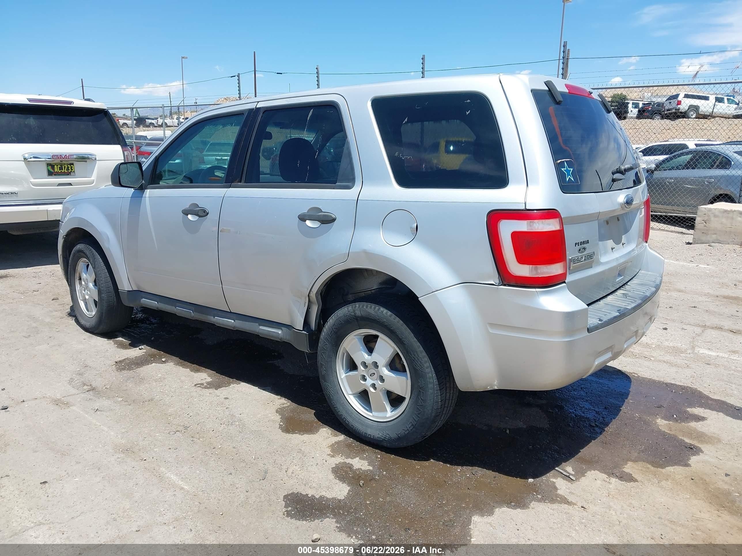 2012 Ford Escape Xls Silver vin: 1FMCU0C77CKA65152