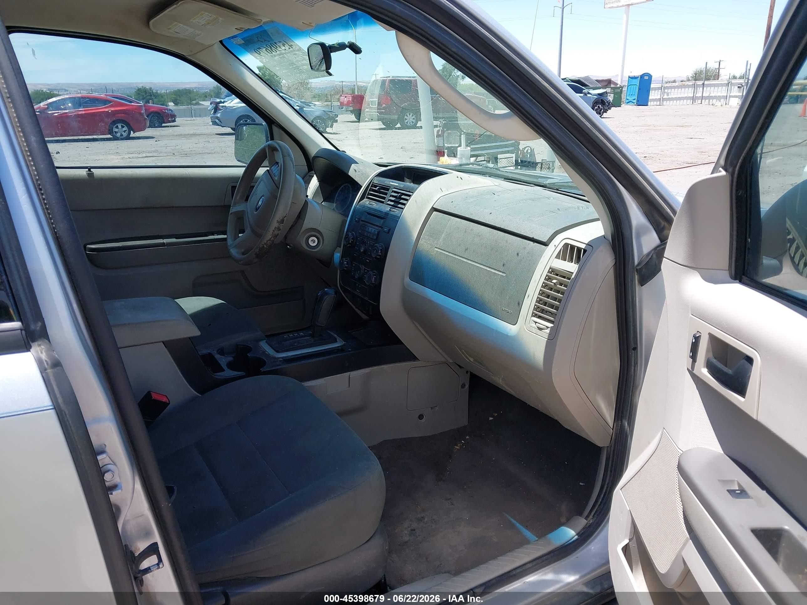 2012 Ford Escape Xls Silver vin: 1FMCU0C77CKA65152