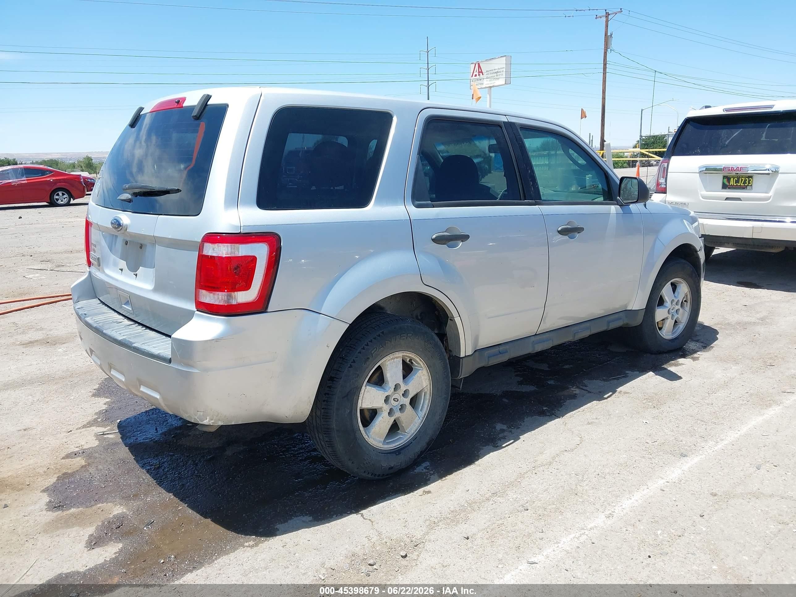 2012 Ford Escape Xls Silver vin: 1FMCU0C77CKA65152