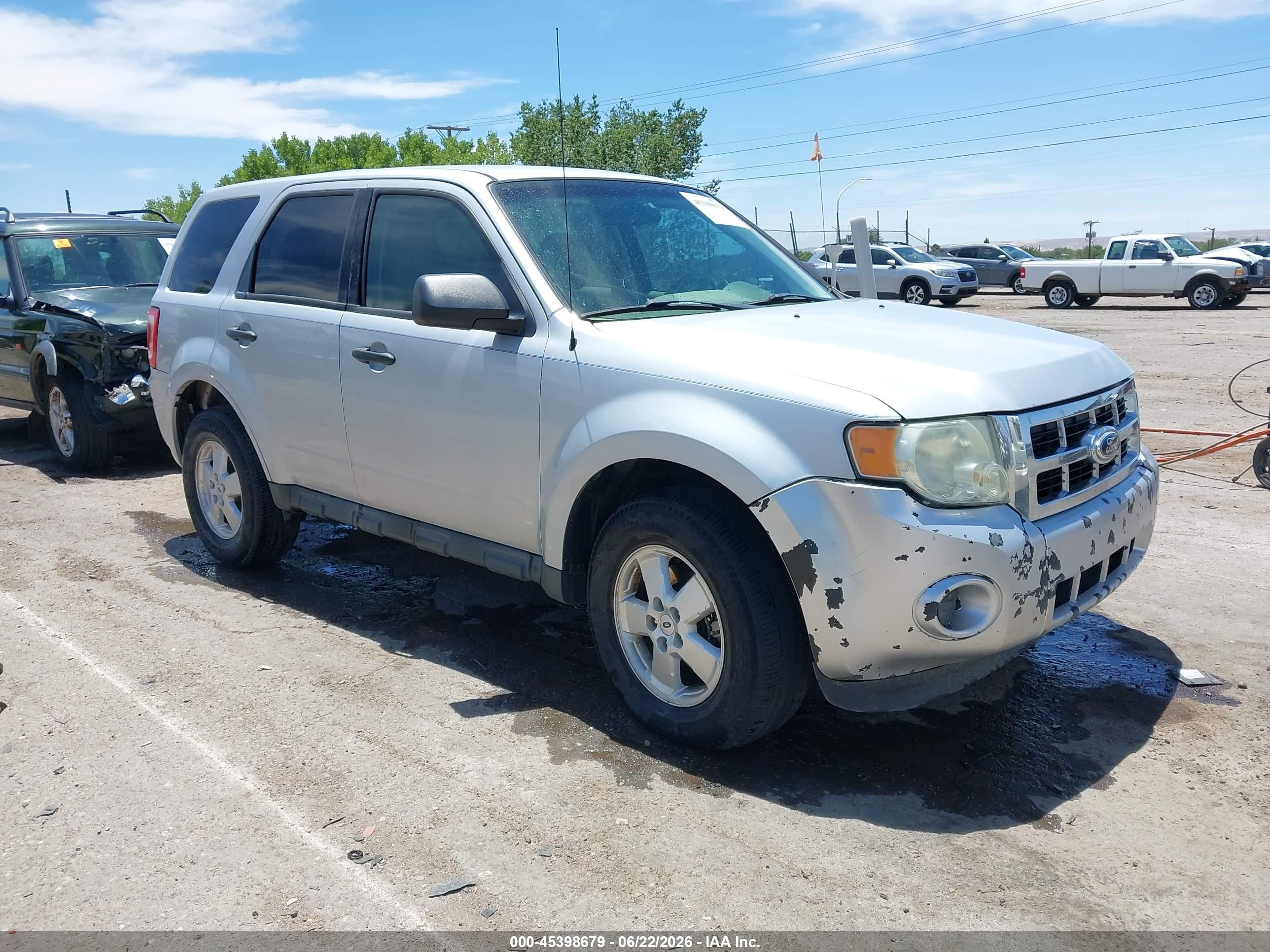 2012 Ford Escape Xls Silver vin: 1FMCU0C77CKA65152