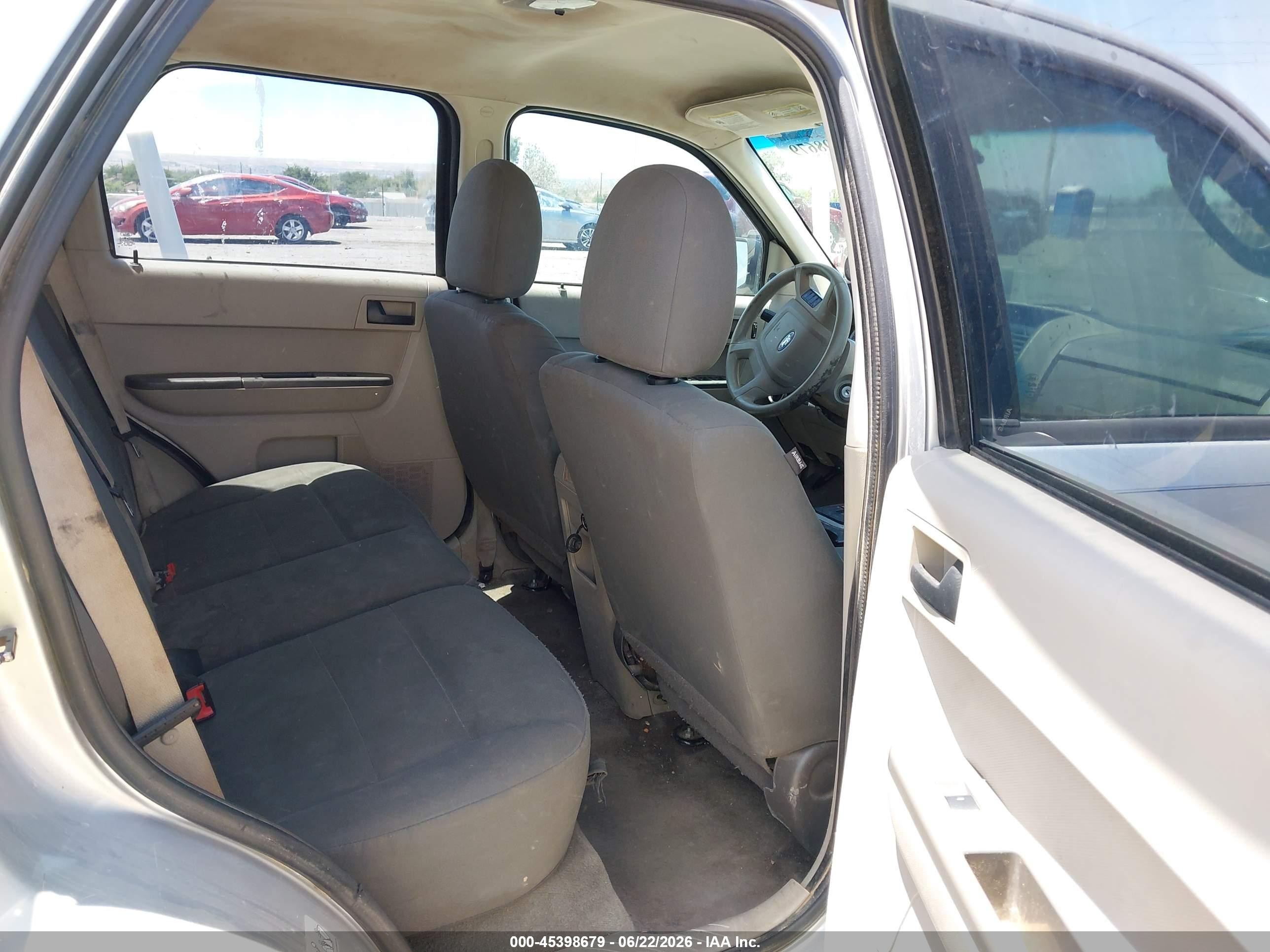 2012 Ford Escape Xls Silver vin: 1FMCU0C77CKA65152