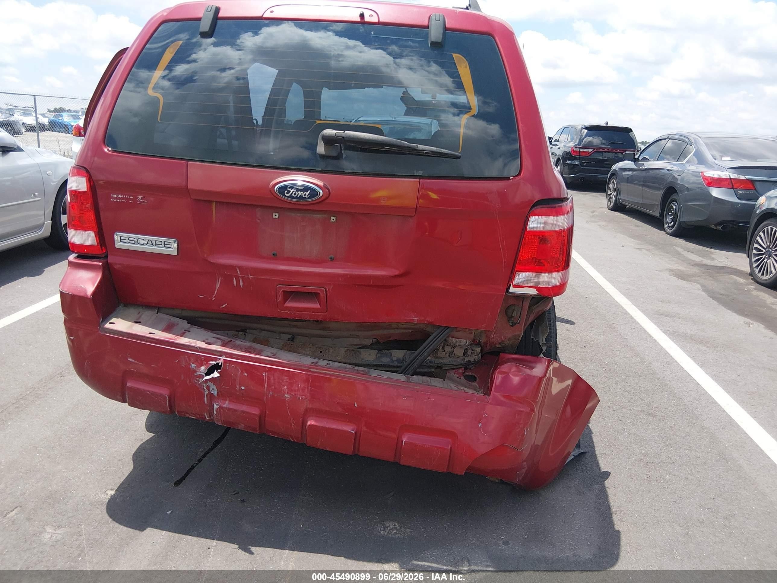 2010 Ford Escape Xls Red vin: 1FMCU0C78AKC64160
