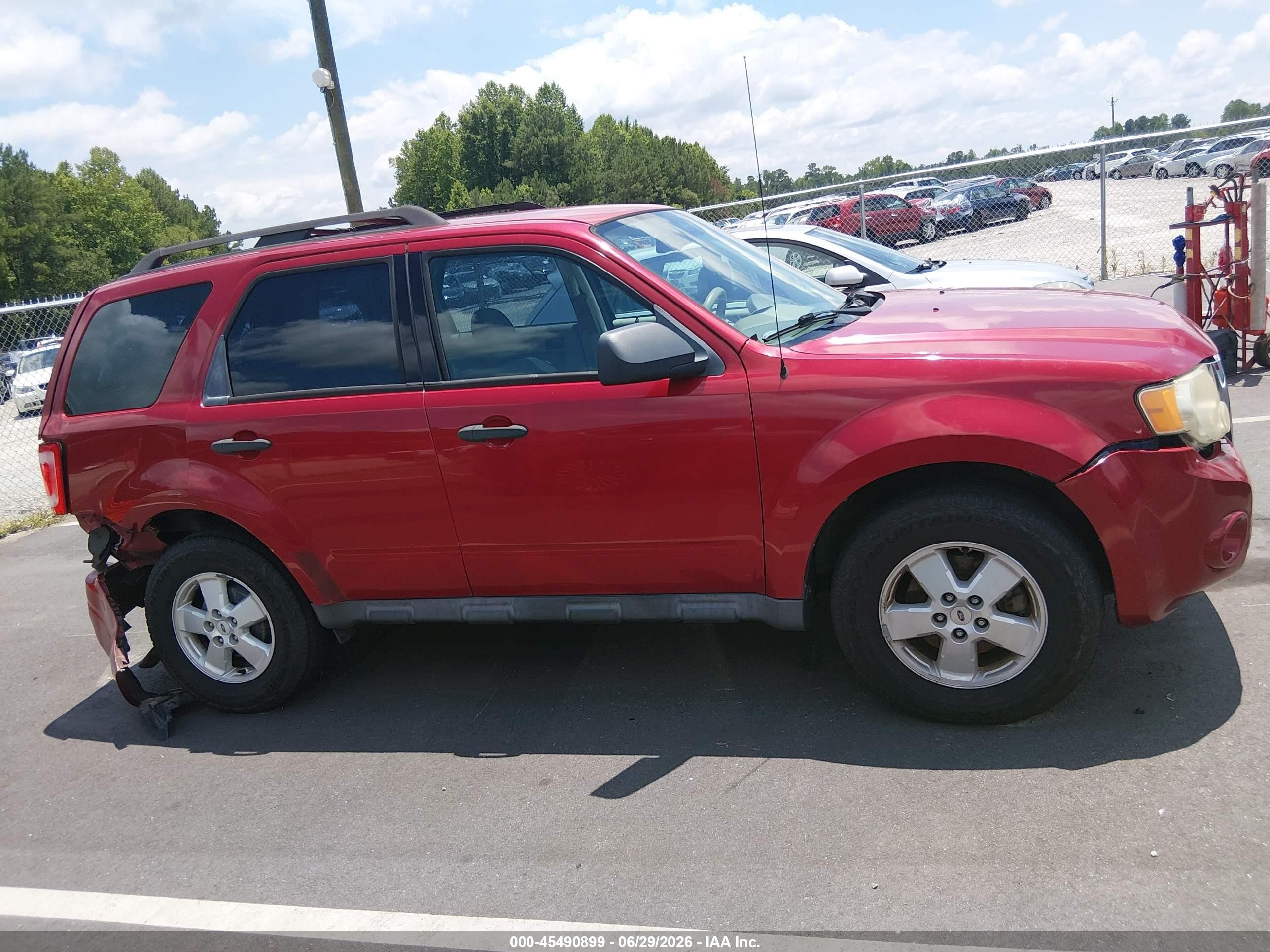 2010 Ford Escape Xls Red vin: 1FMCU0C78AKC64160