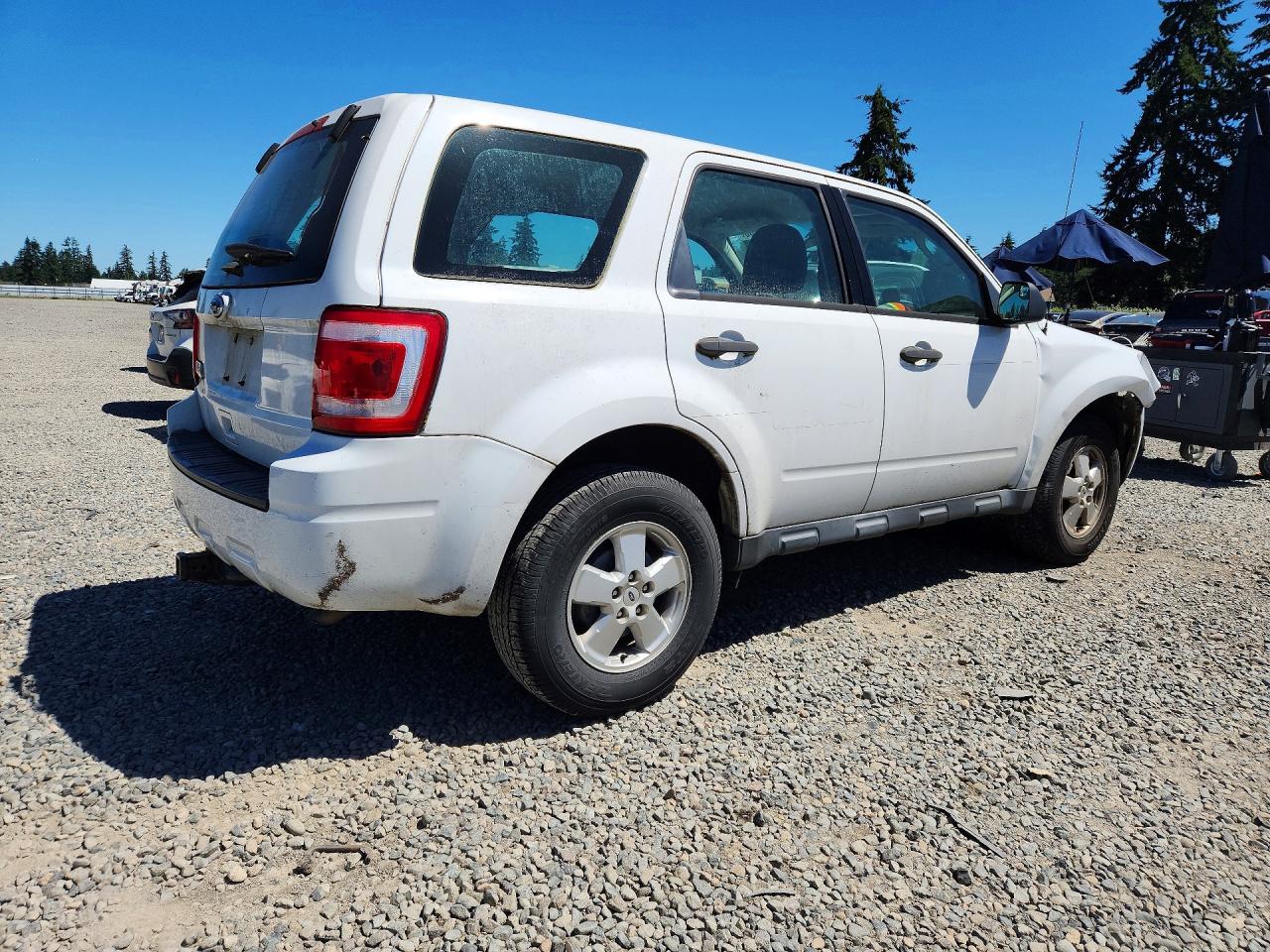 2011 Ford Escape Xls Белый vin: 1FMCU0C78BKB99764