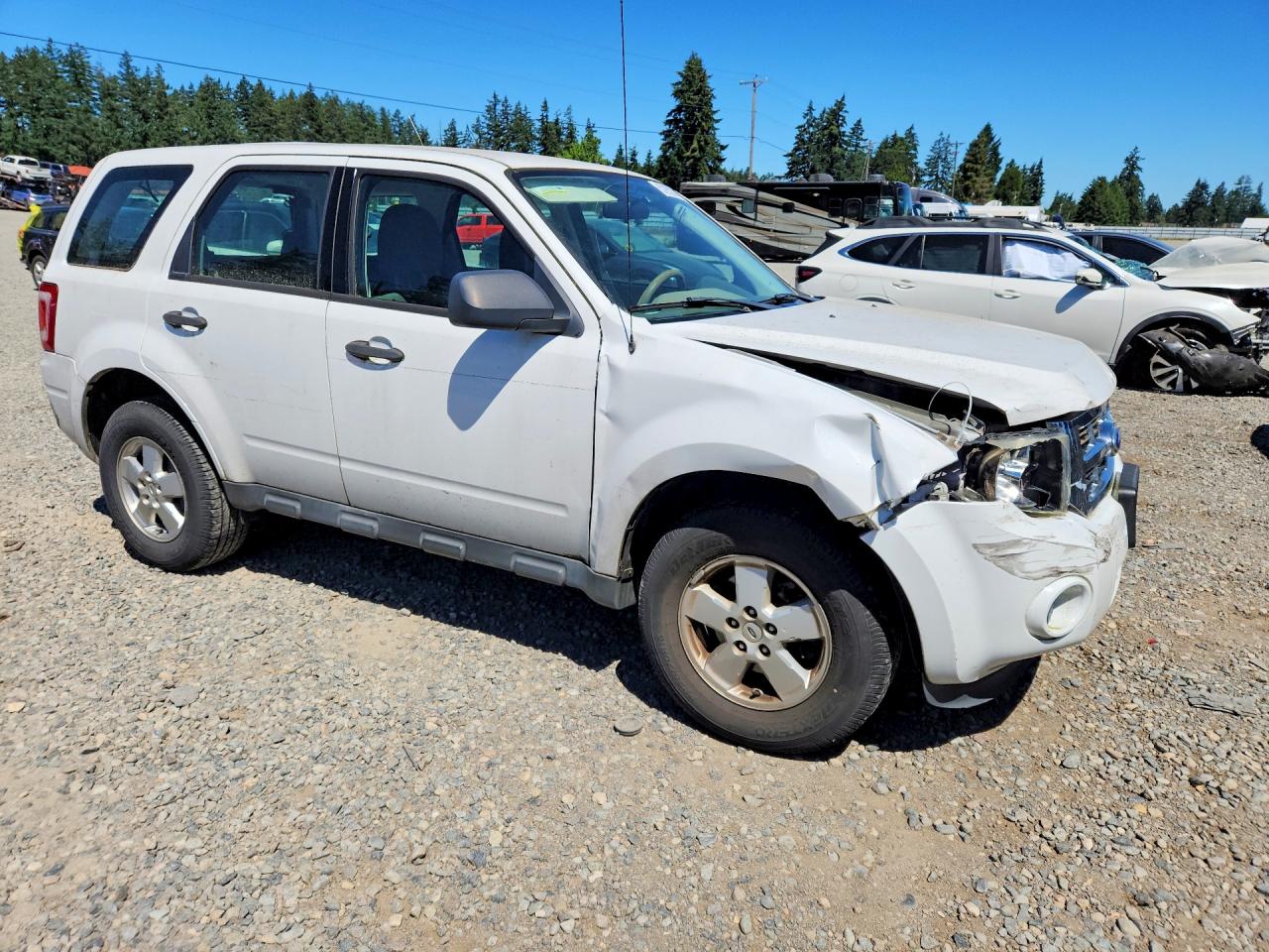 2011 Ford Escape Xls Белый vin: 1FMCU0C78BKB99764