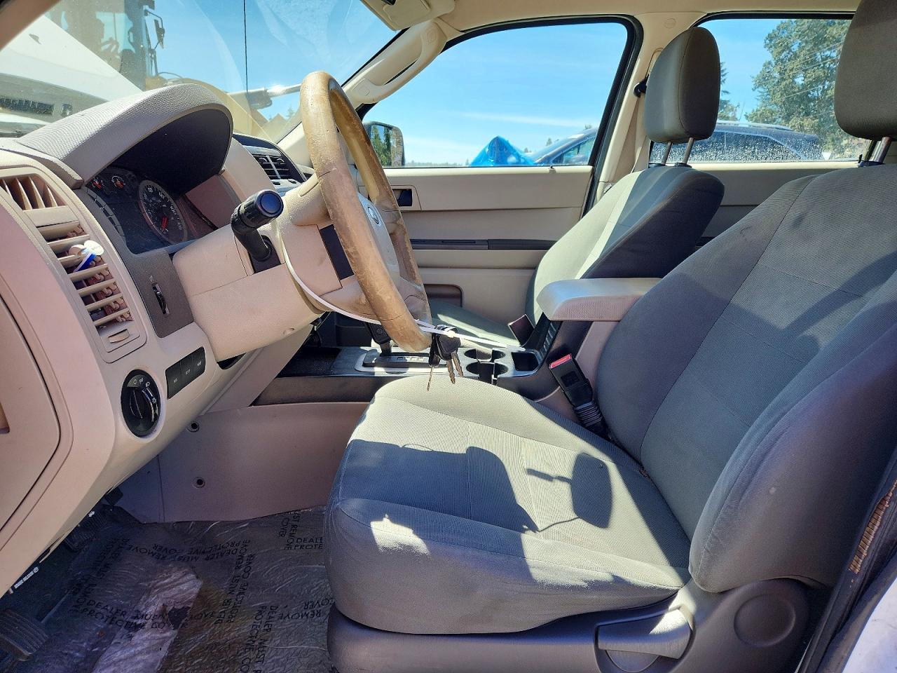 2011 Ford Escape Xls Белый vin: 1FMCU0C78BKB99764