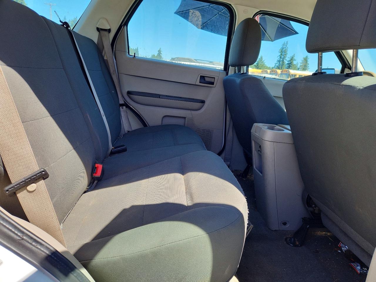 2011 Ford Escape Xls Белый vin: 1FMCU0C78BKB99764
